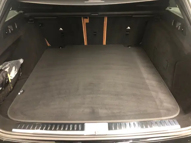 Mercedes-Benz 220 view 11