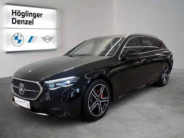 Mercedes-Benz 220 view 2