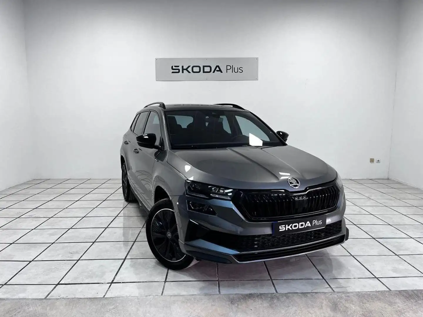 Skoda Karoq 1.5 TSI Sportline ACT DSG 110KW Gris - 1