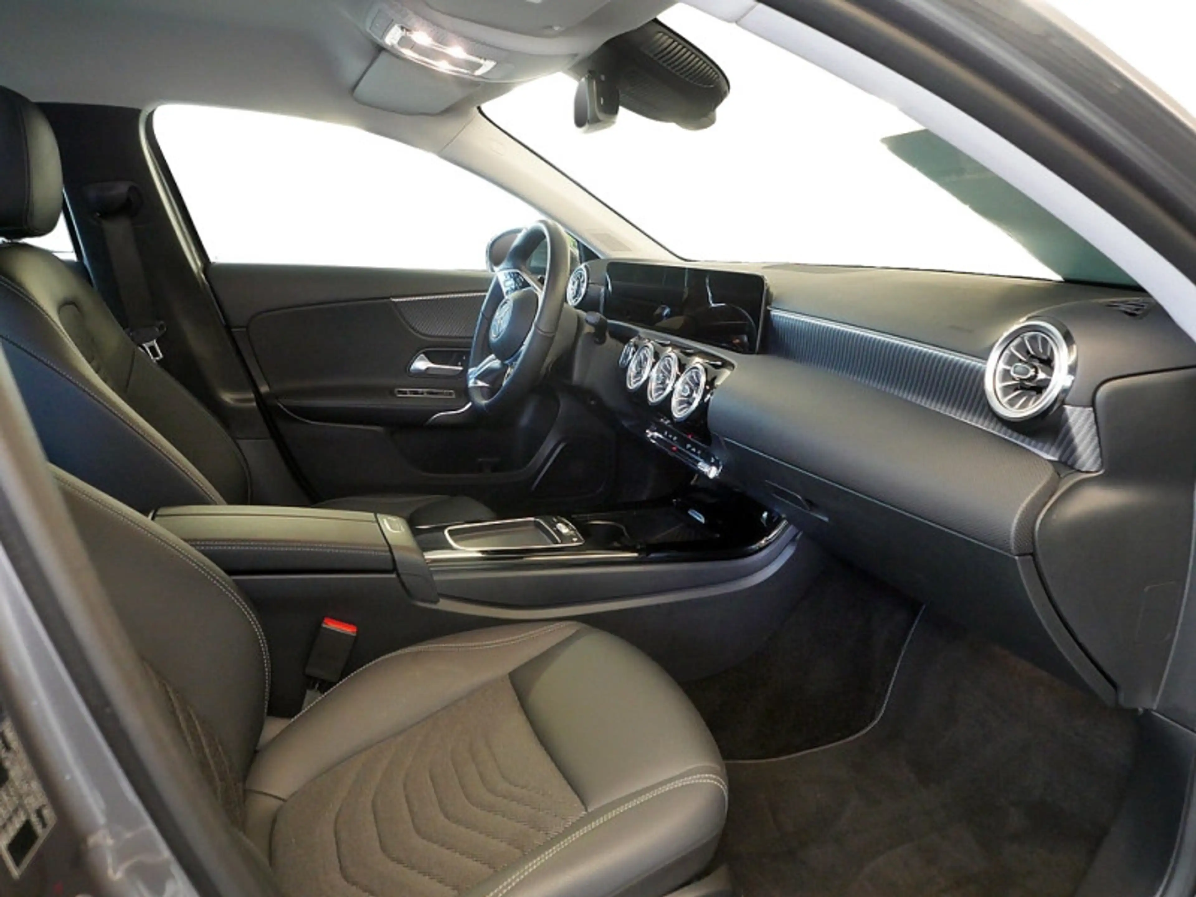 Mercedes-Benz A 180 // PROGRESSIVE KAMERA SPUR PDC SHZ — photo 7