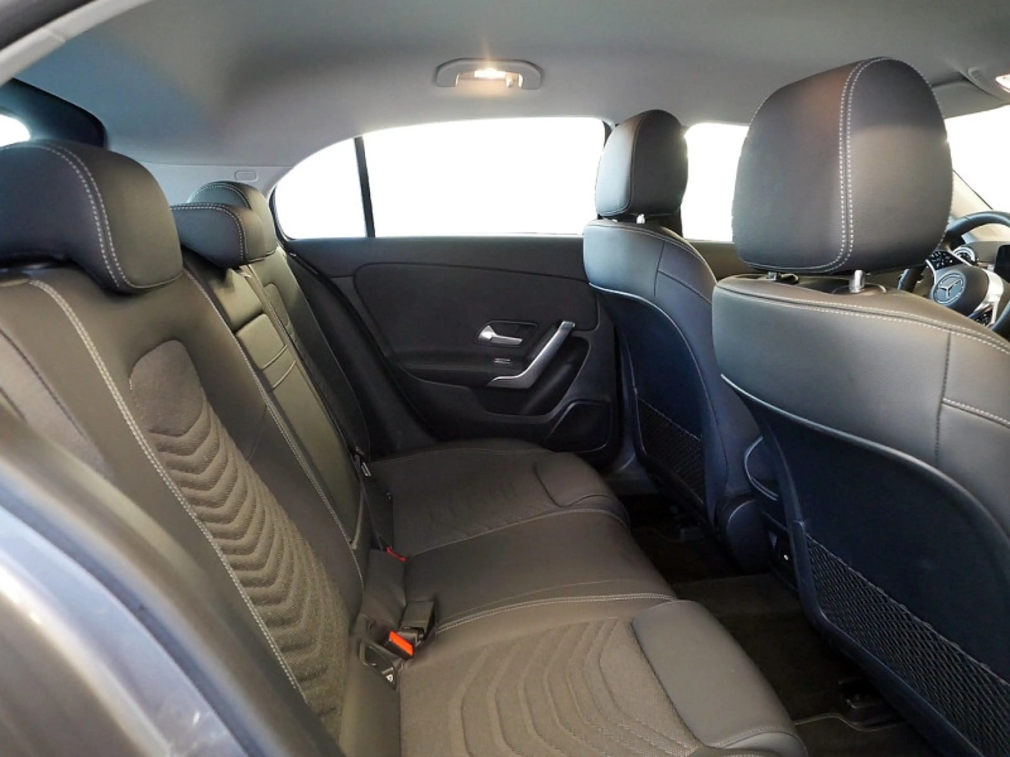 Mercedes-Benz A 180 // PROGRESSIVE KAMERA SPUR PDC SHZ — photo 8
