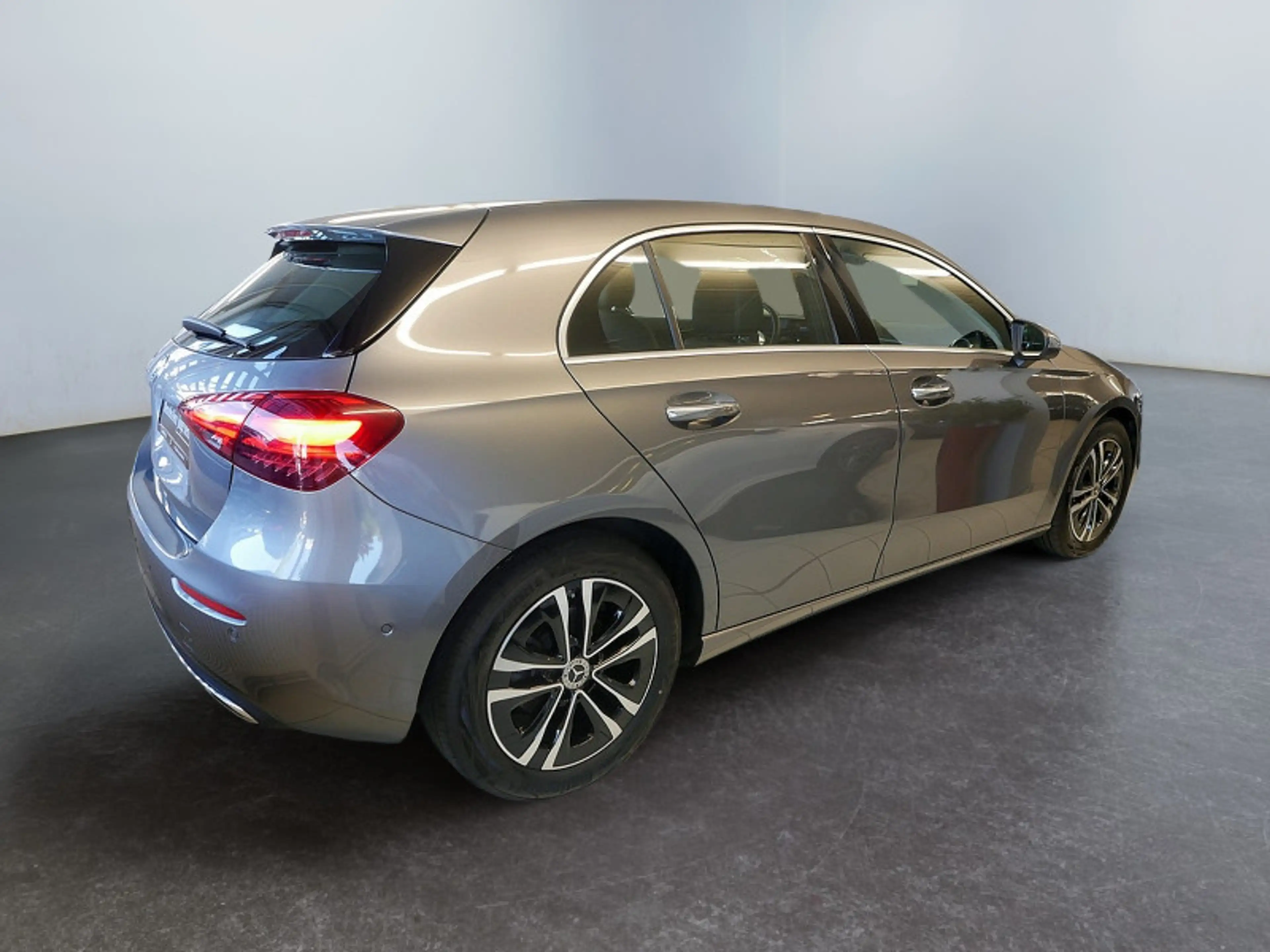 Mercedes-Benz A 180 // PROGRESSIVE KAMERA SPUR PDC SHZ — photo 6