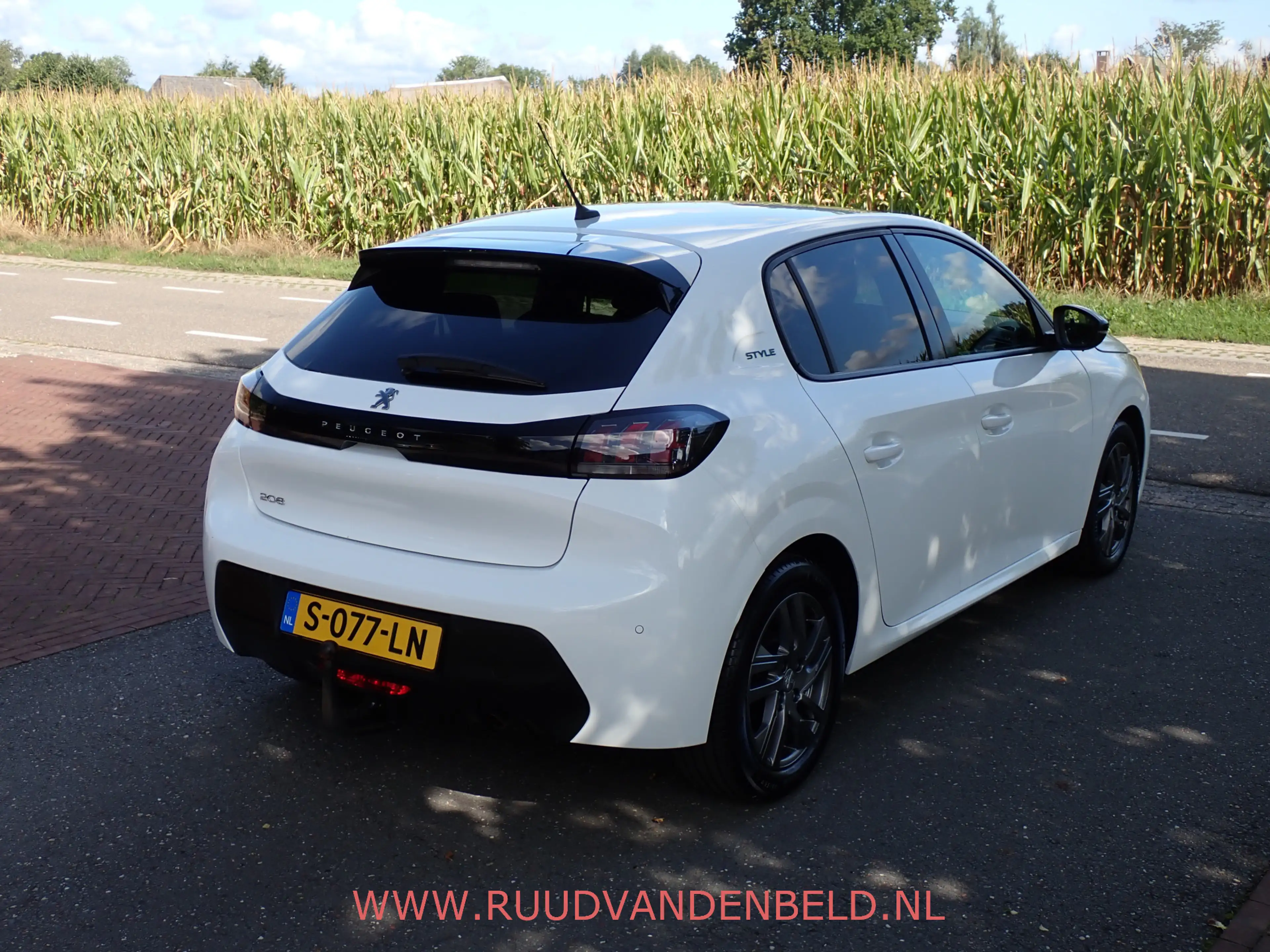 Peugeot 208 1.2 STYLE ACHTERSPOILER + GETINTE RAMEN / CRUISE / — photo 4