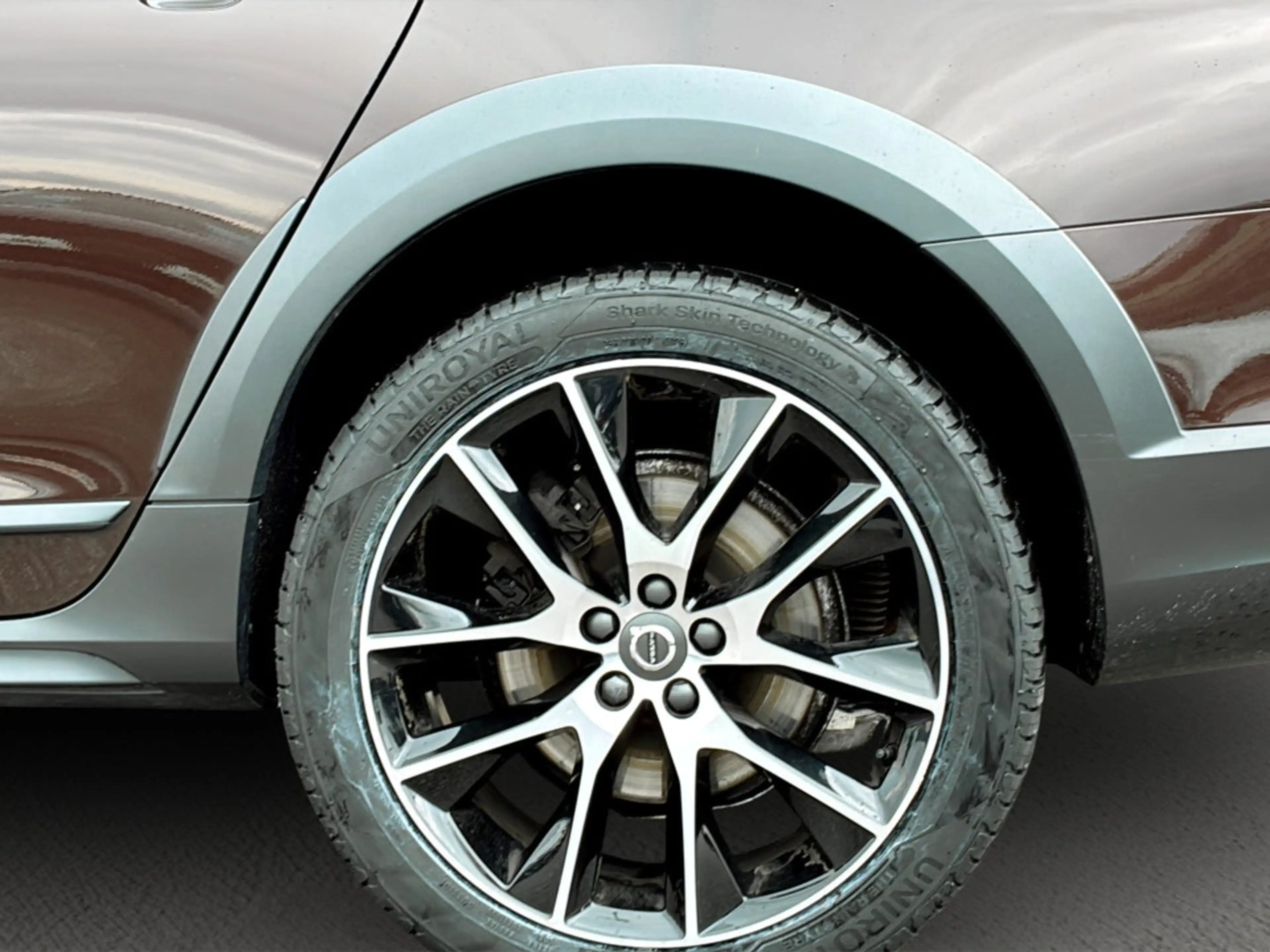 Volvo V90 Cross Country Pro D4 AWD Geartronic — photo 6