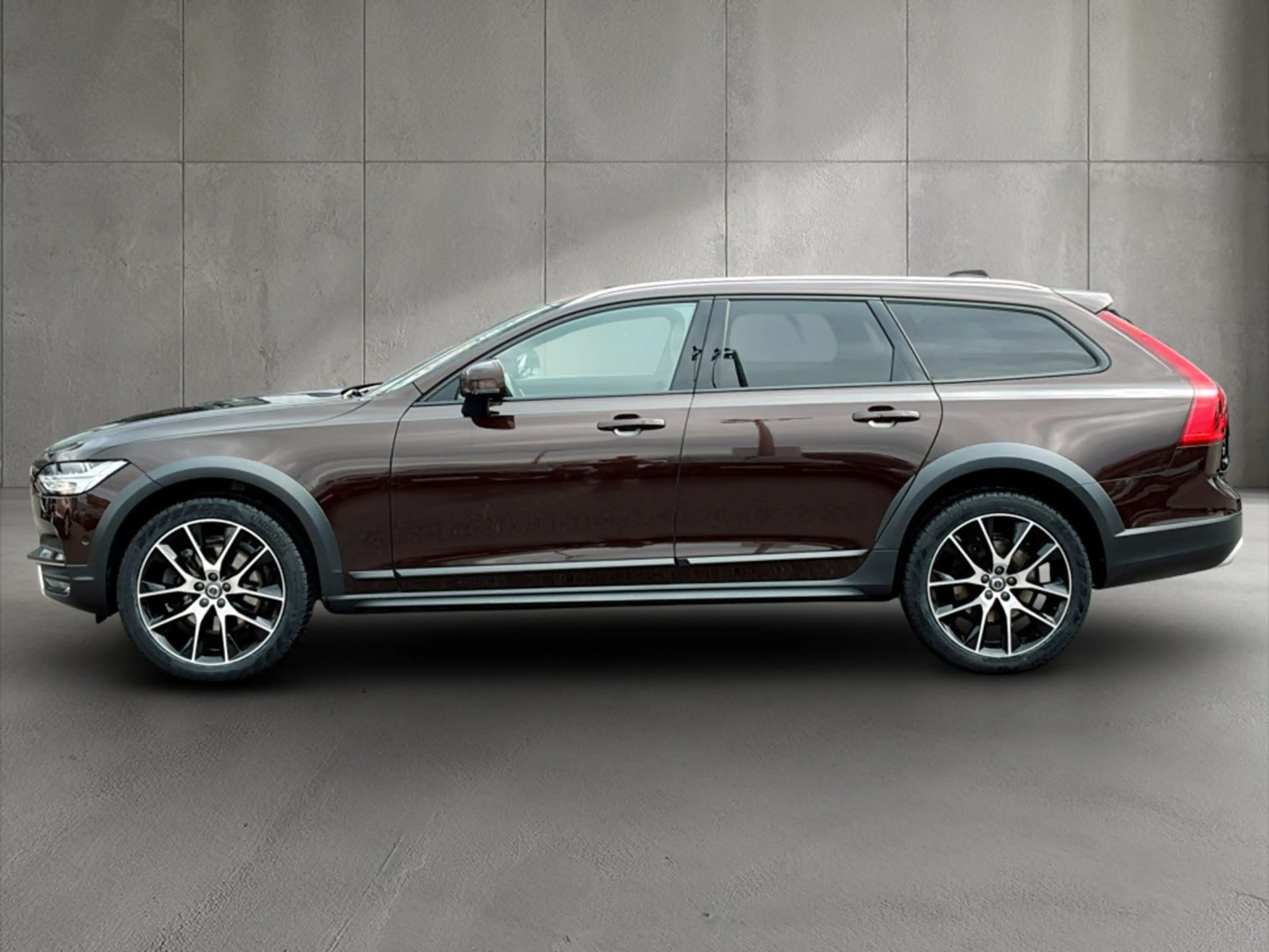 Volvo V90 Cross Country Pro D4 AWD Geartronic — photo 3