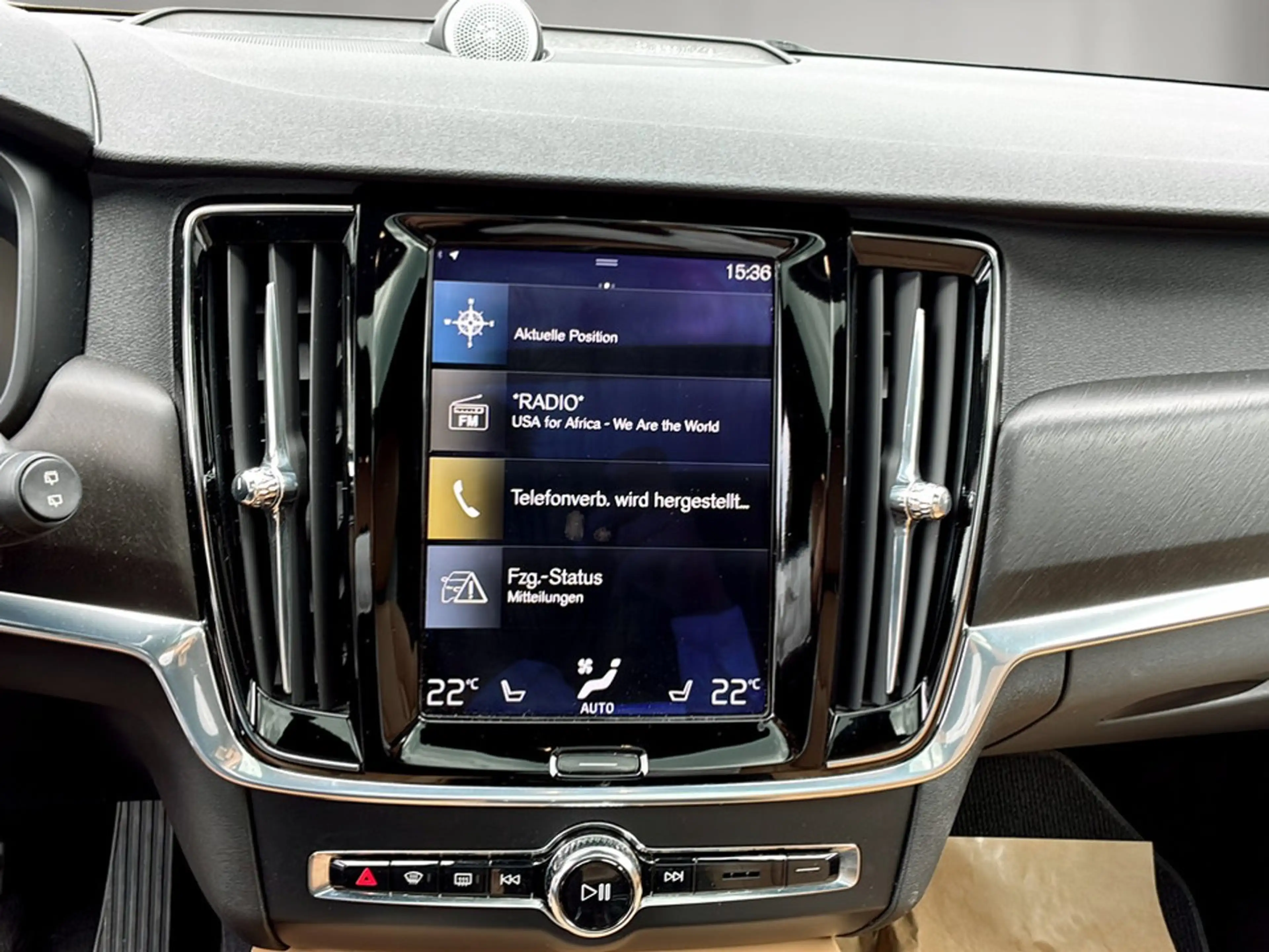 Volvo V90 Cross Country Pro D4 AWD Geartronic — photo 10