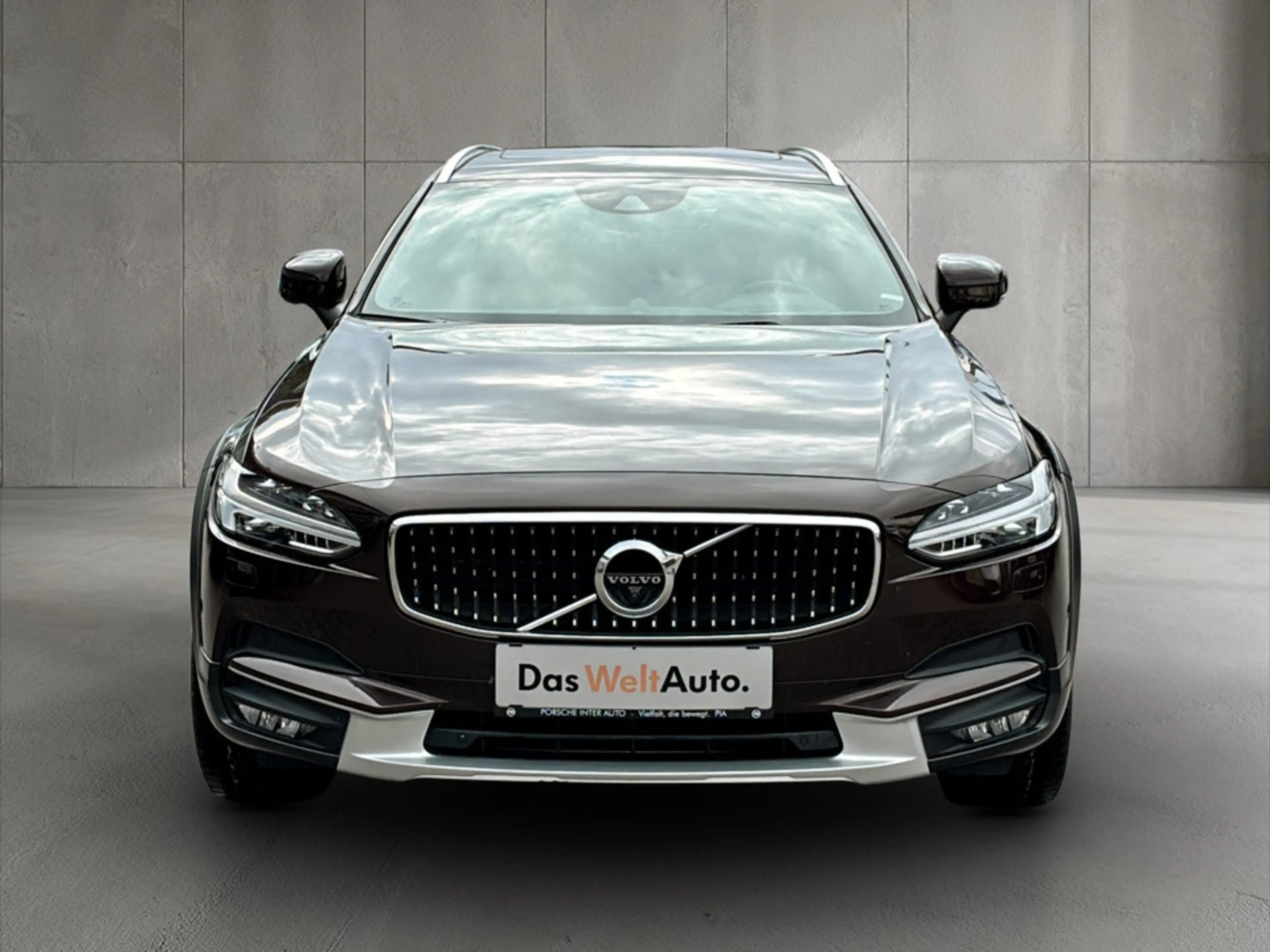 Volvo V90 Cross Country Pro D4 AWD Geartronic — photo 2