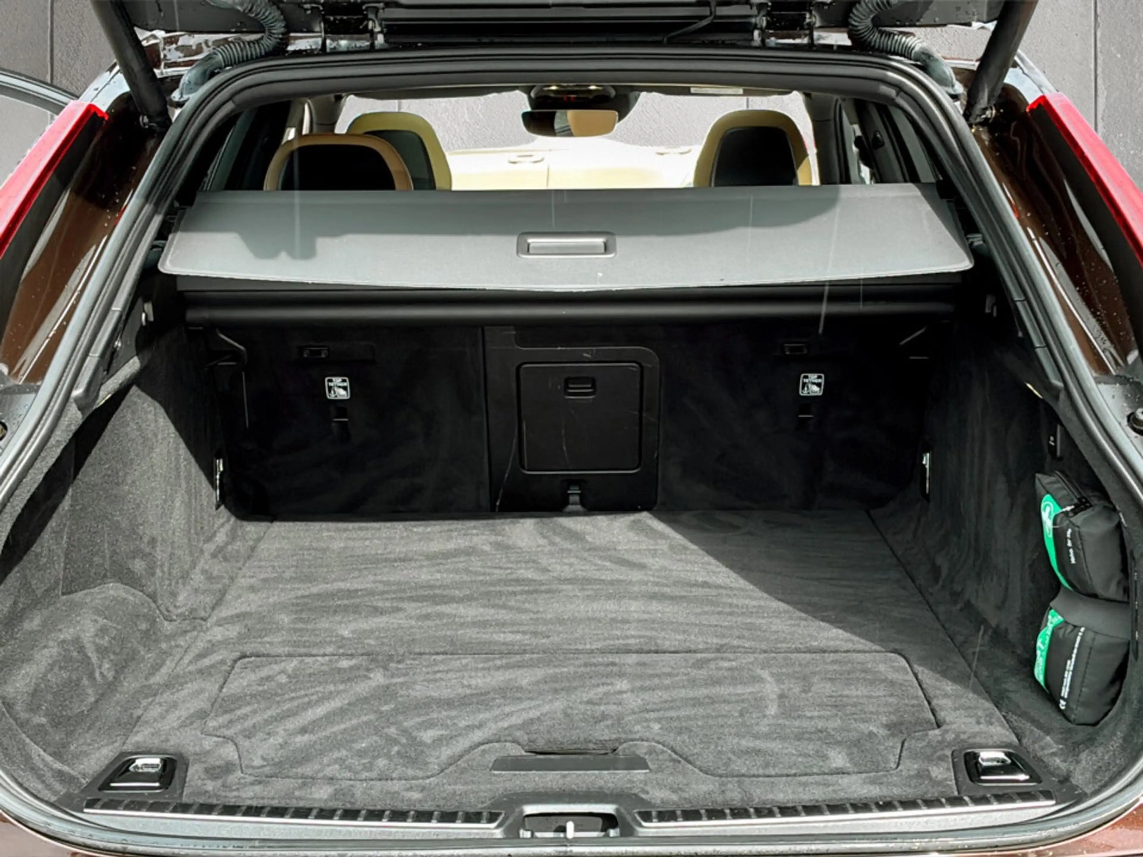 Volvo V90 Cross Country Pro D4 AWD Geartronic — photo 13