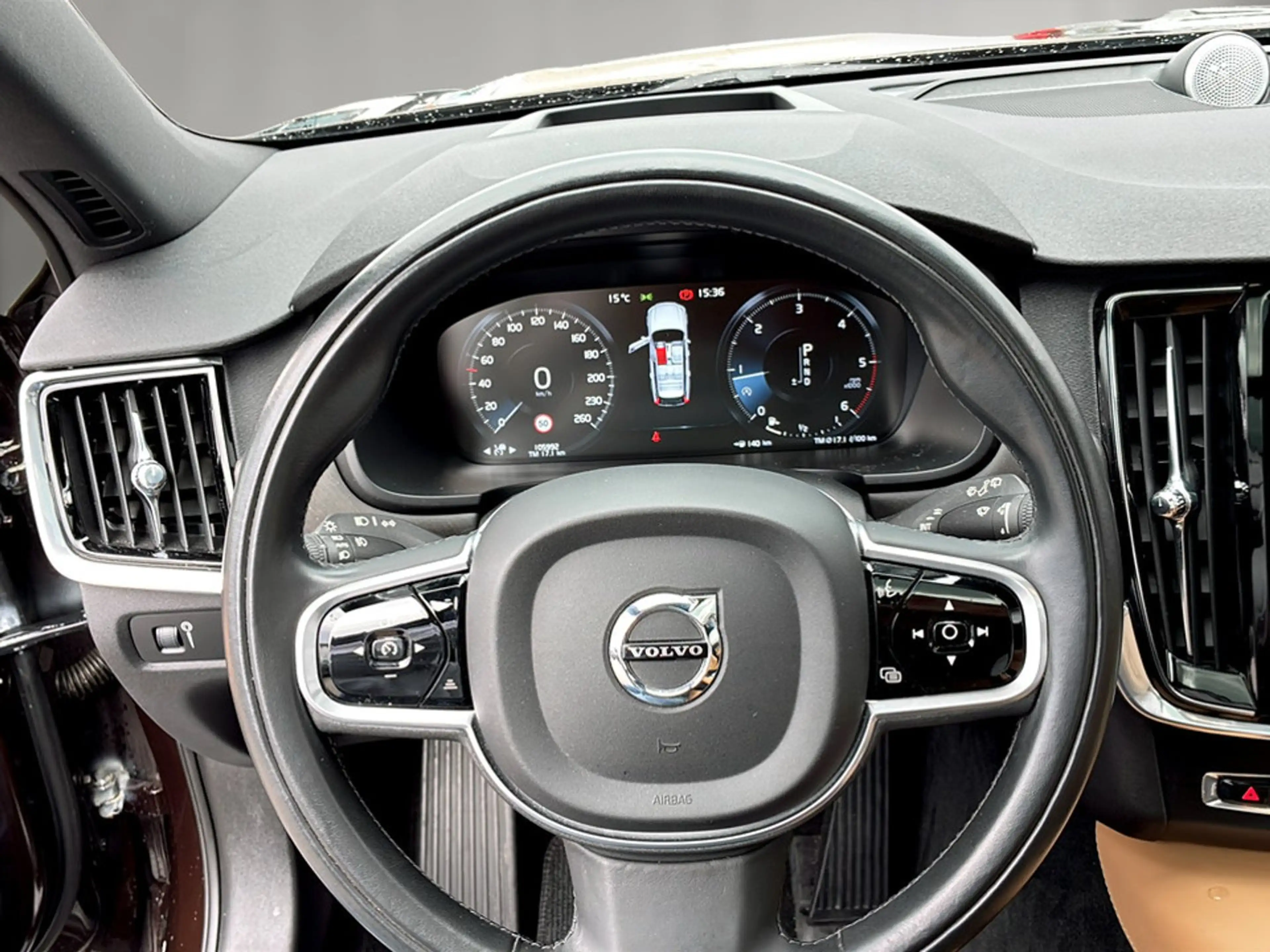 Volvo V90 Cross Country Pro D4 AWD Geartronic — photo 9
