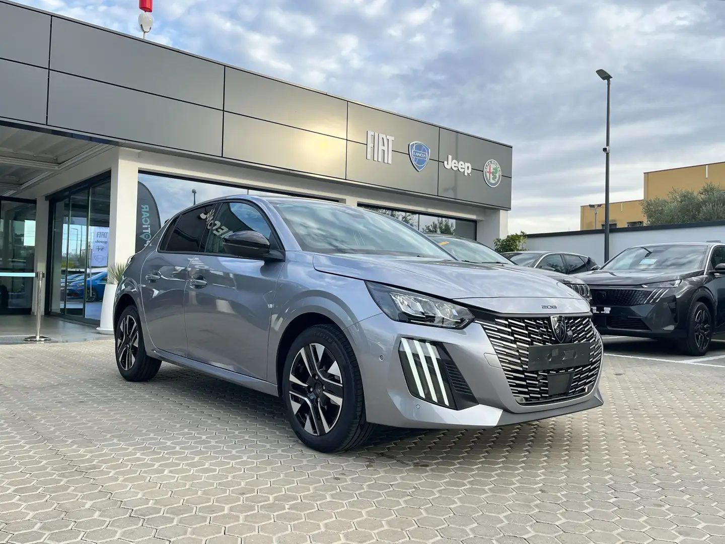 Peugeot 208 208 1.2 hybrid Allure 110cv e-dcs 6 Automatic Km0 Grigio - 2