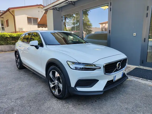 Volvo V60 Cross Country 2.0 B4 Business Pro AWD Auto Hybrid