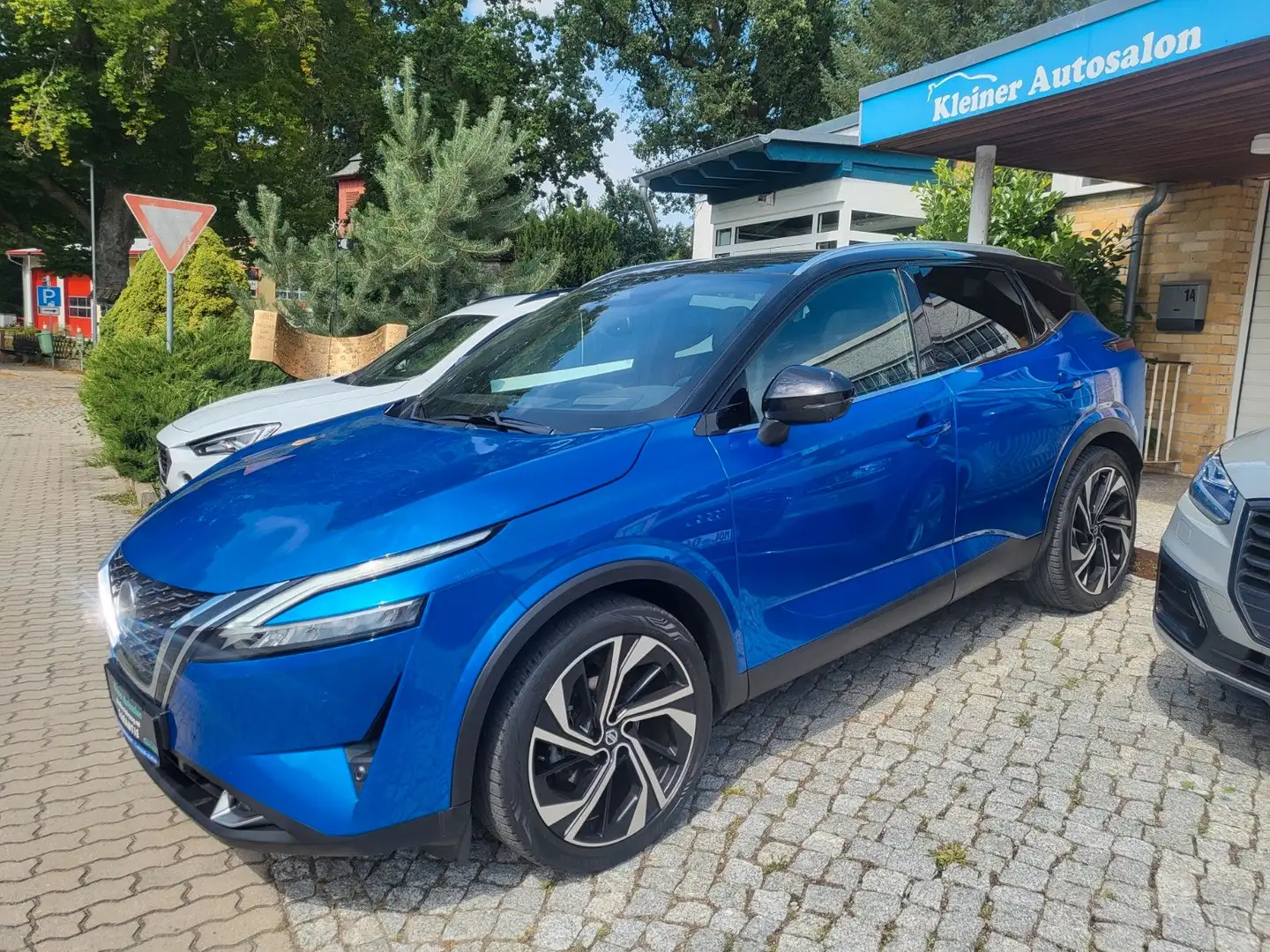 Nissan Qashqai Tekna+ HUD/LED/ACC/Panorama/AHK/Leder Blau - 1