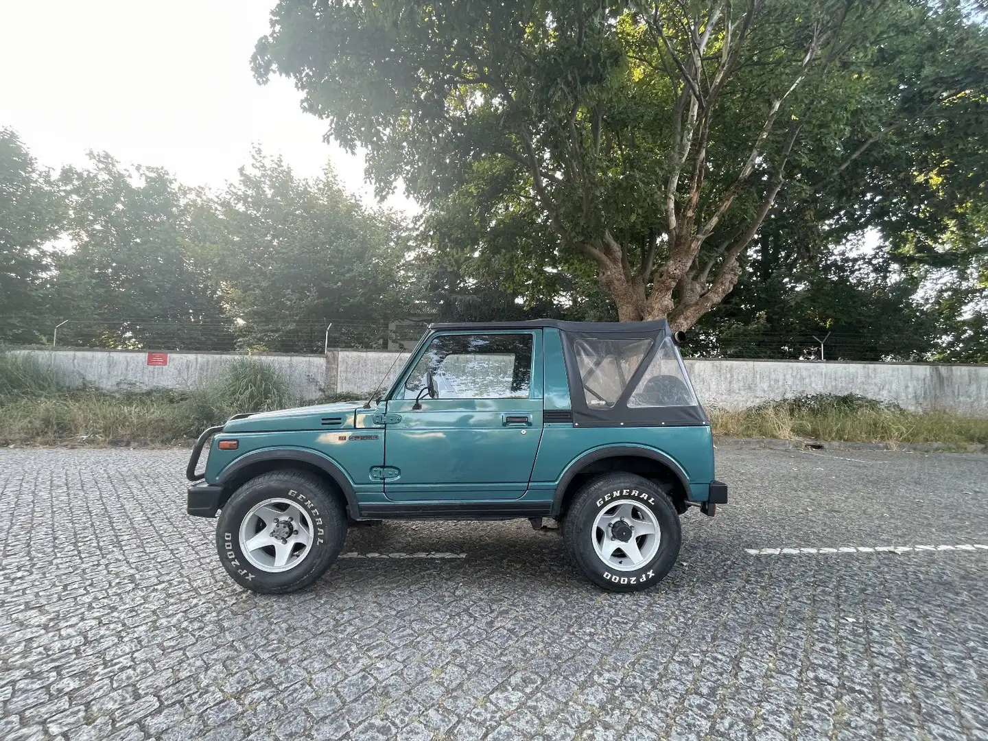 Suzuki SJ 413 de Luxe - 1