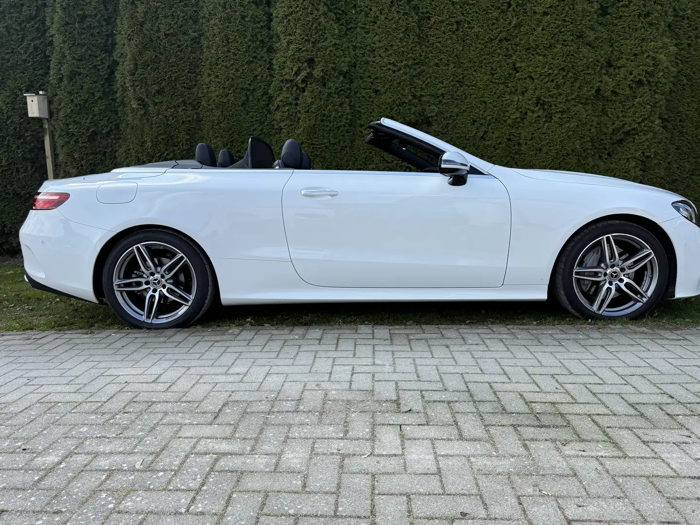 Mercedes-Benz E 200 Cabrio 9G-TRONIC AMG Line - 2