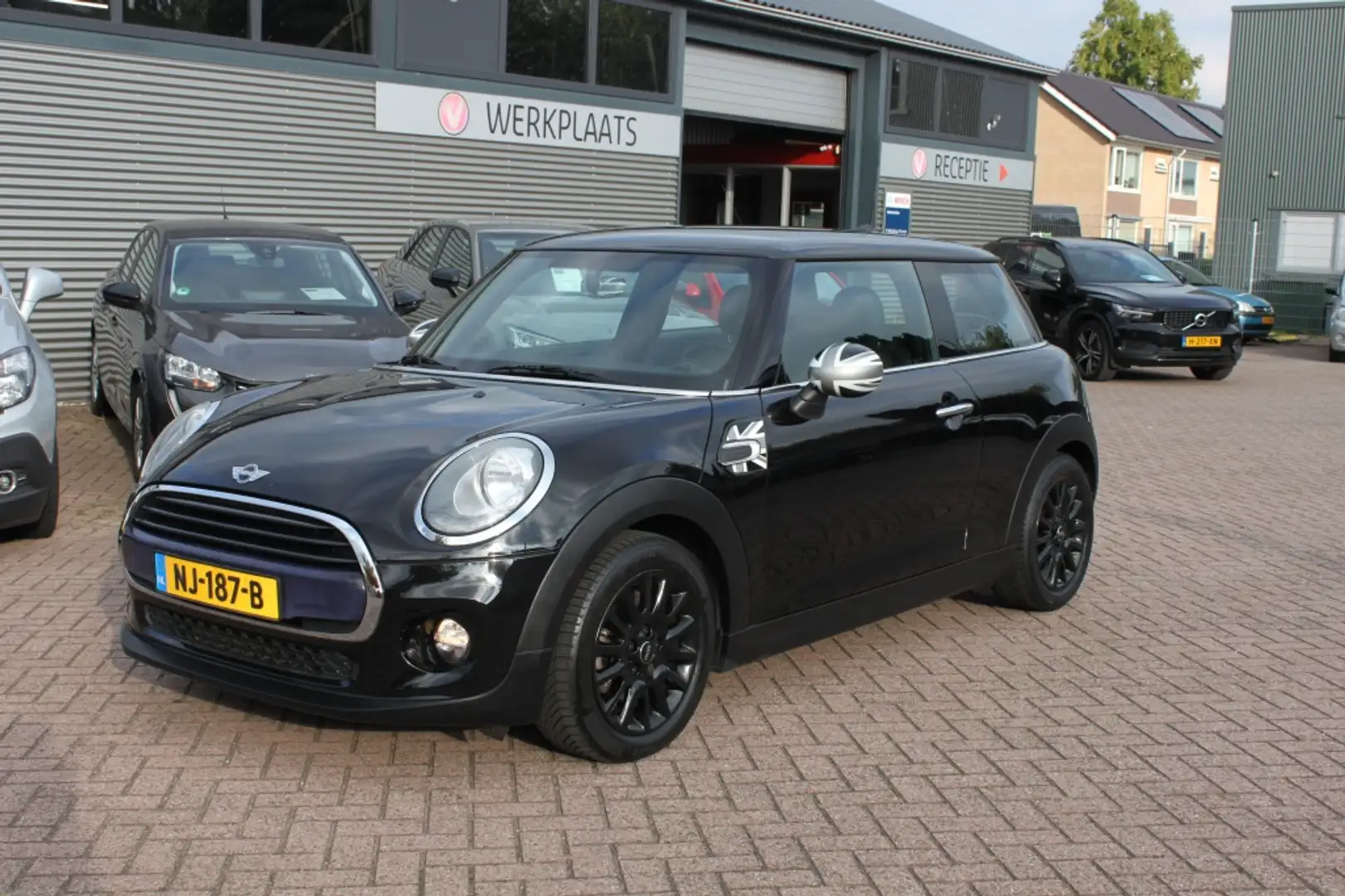 MINI Cooper Mini 1.5 Business, navigatie Noir - 1
