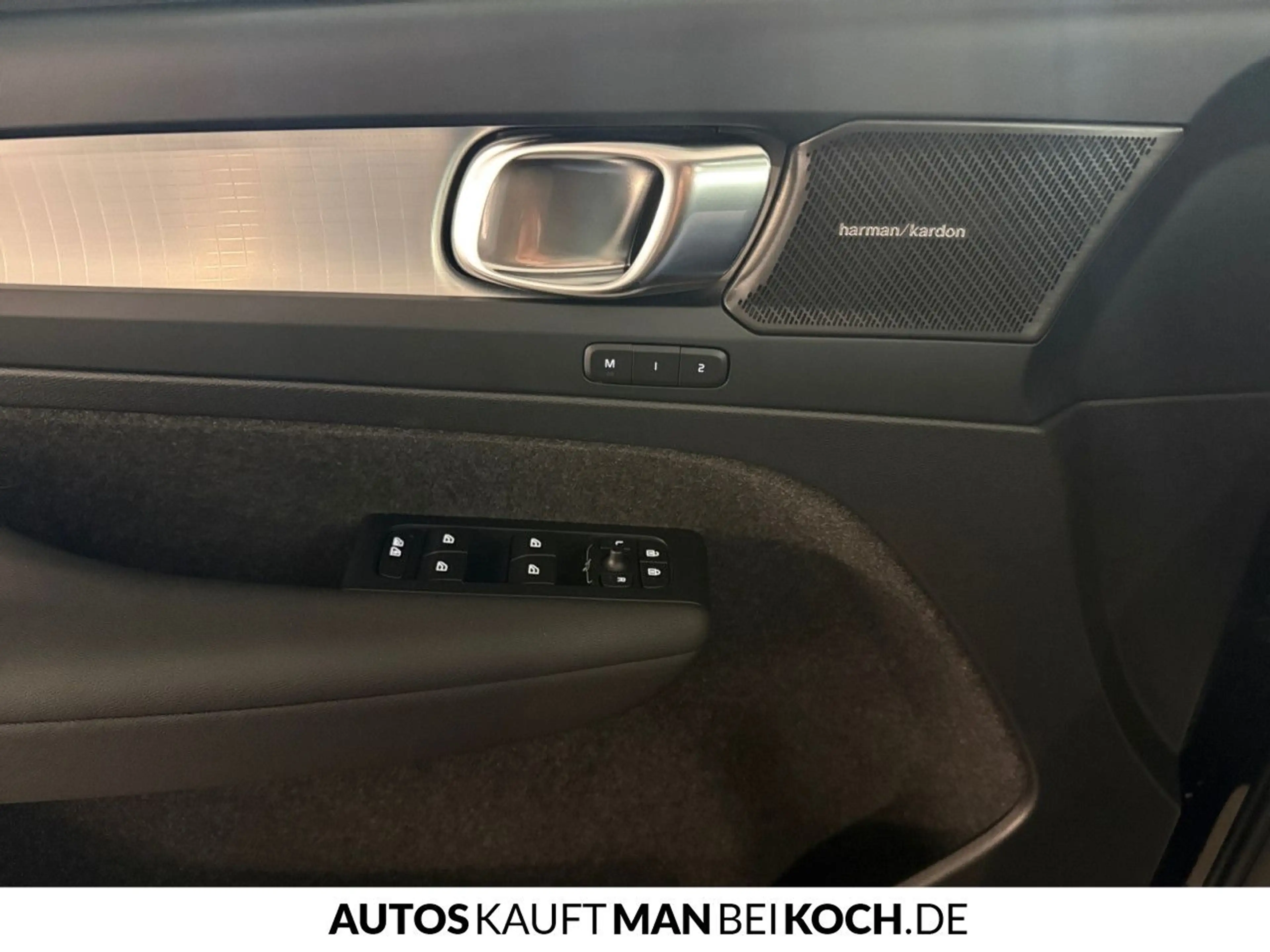 Volvo XC40 B3 Plus Dark ACC BLIS LED H/K 360° Notrad SHZ — photo 14