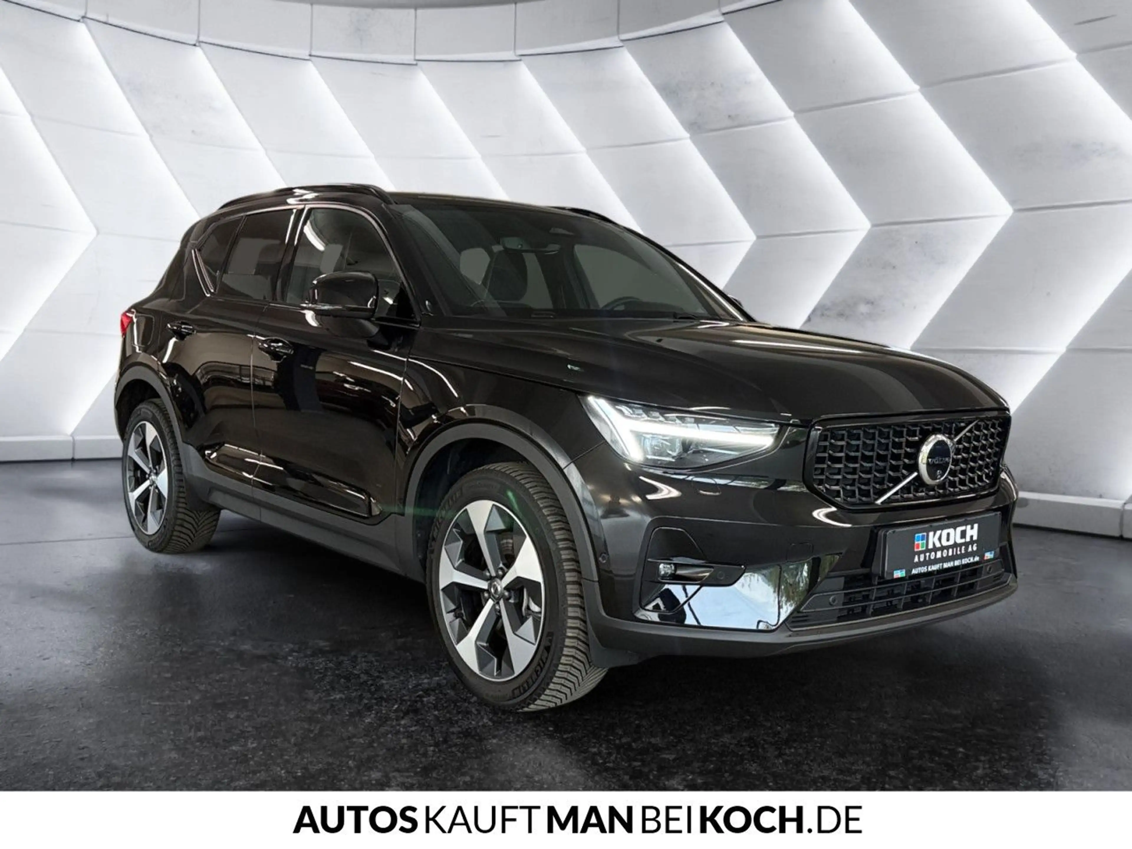 Volvo XC40 B3 Plus Dark ACC BLIS LED H/K 360° Notrad SHZ — photo 6