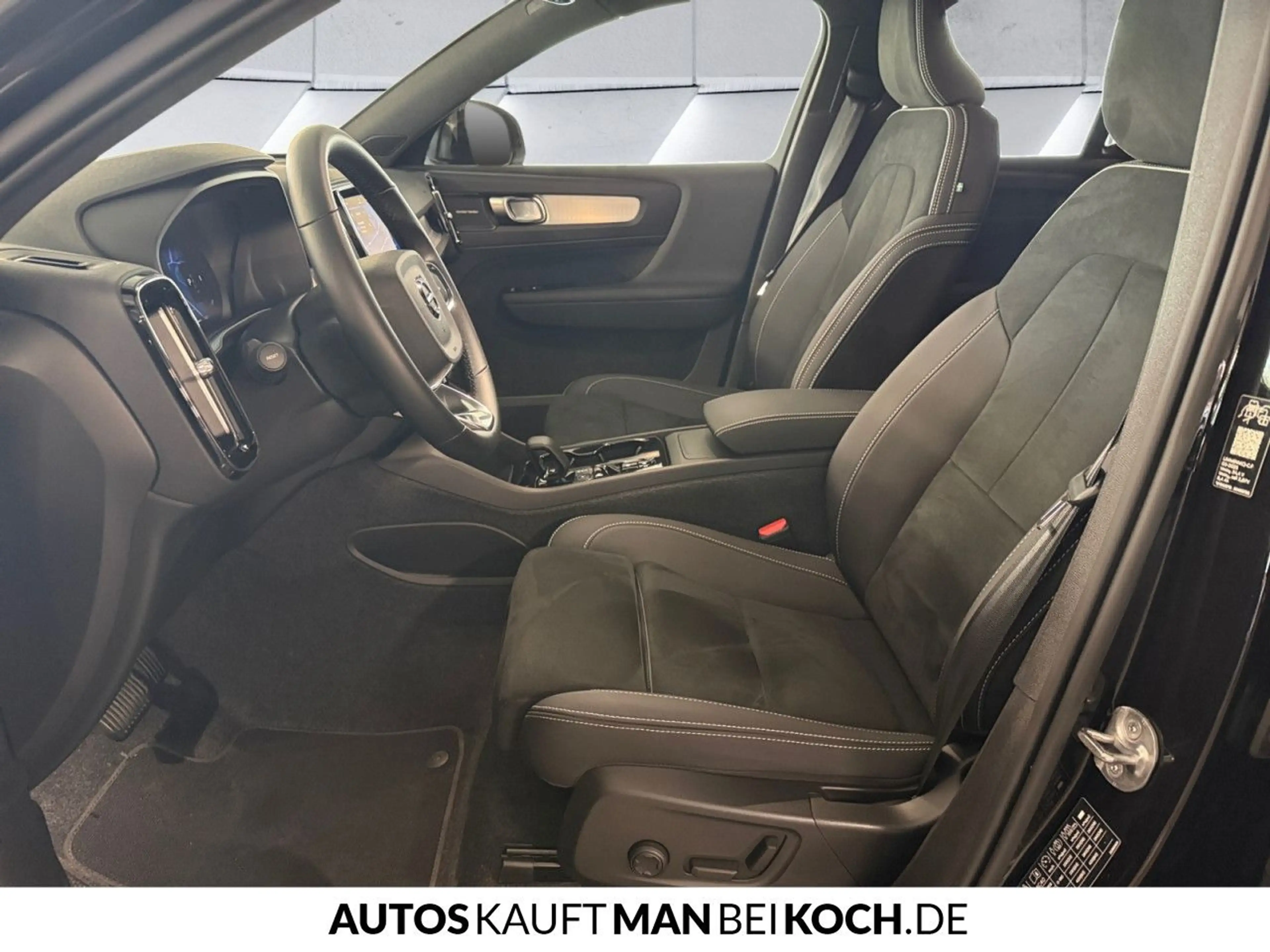 Volvo XC40 B3 Plus Dark ACC BLIS LED H/K 360° Notrad SHZ — photo 7