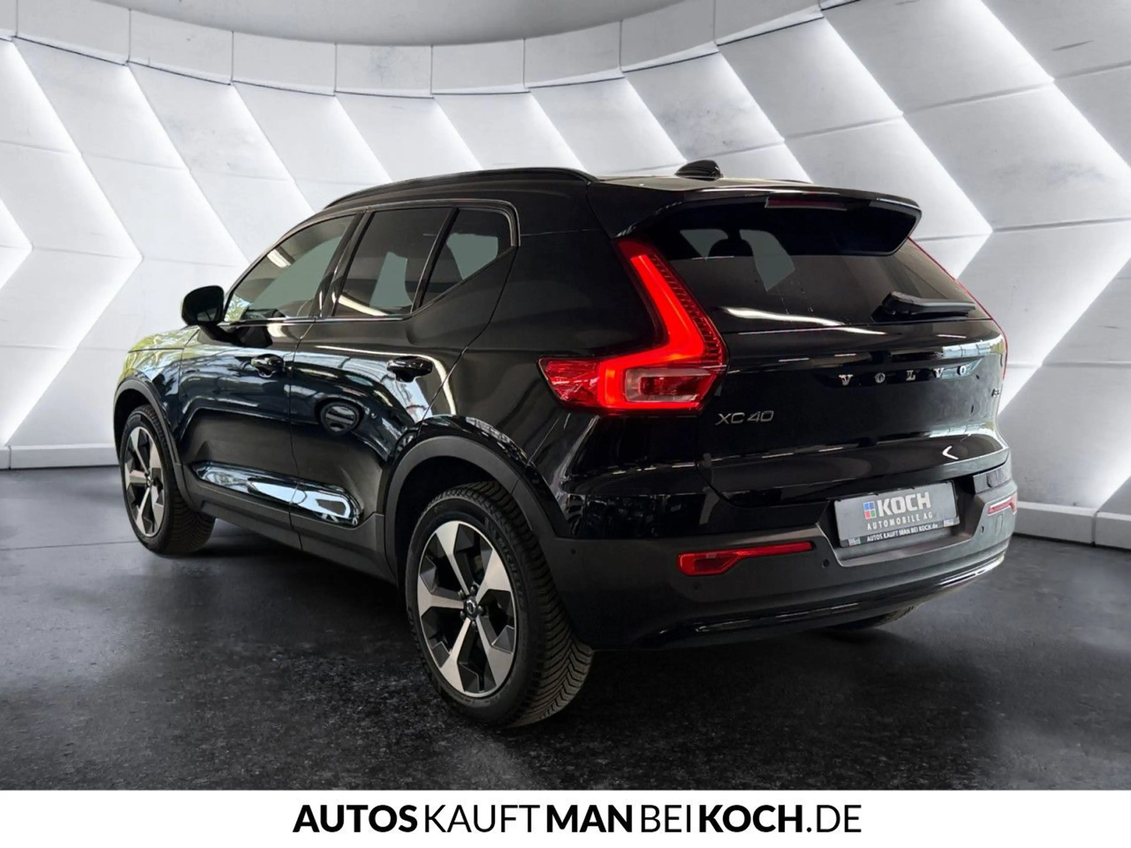 Volvo XC40 B3 Plus Dark ACC BLIS LED H/K 360° Notrad SHZ — photo 4