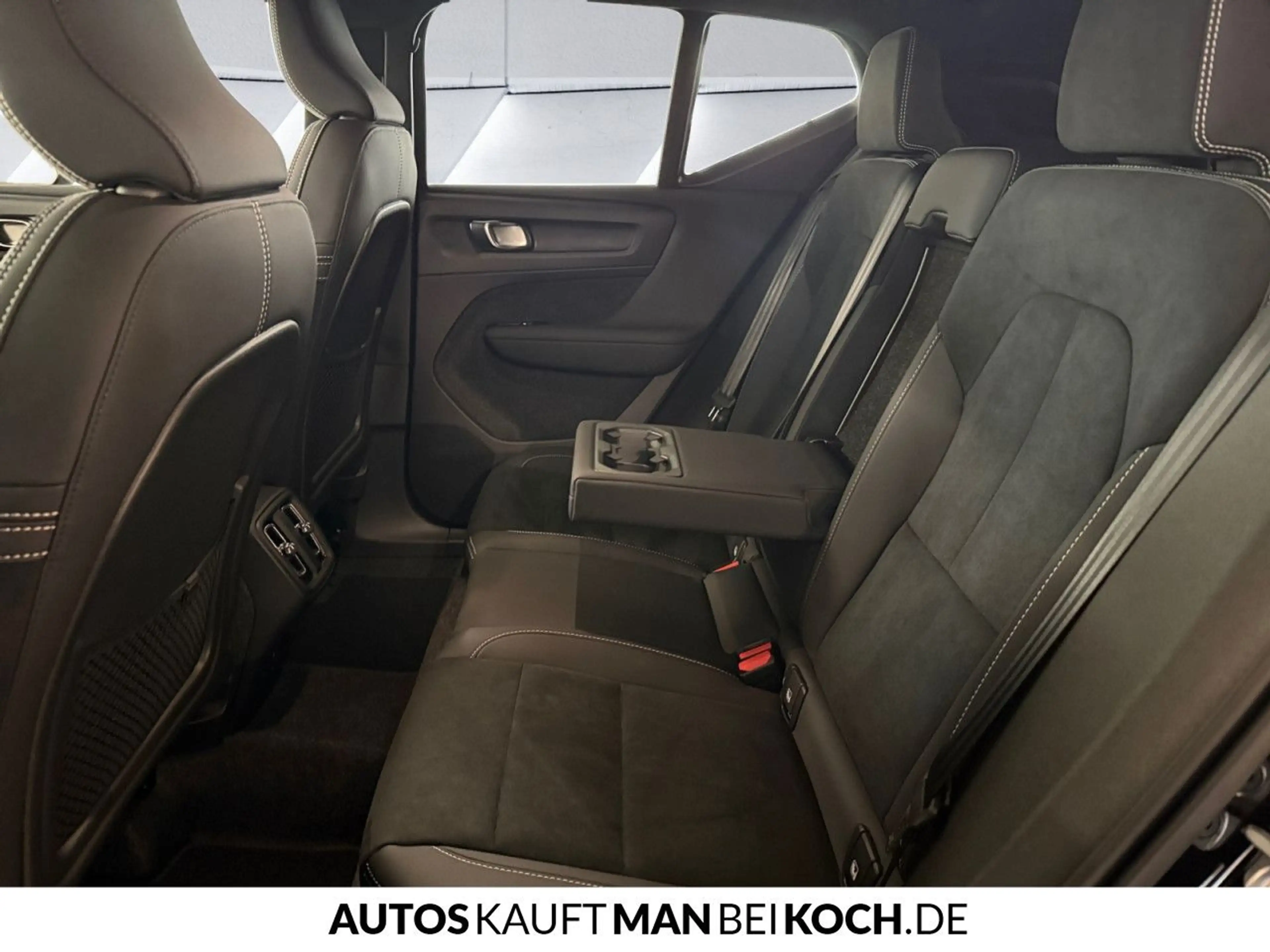 Volvo XC40 B3 Plus Dark ACC BLIS LED H/K 360° Notrad SHZ — photo 8