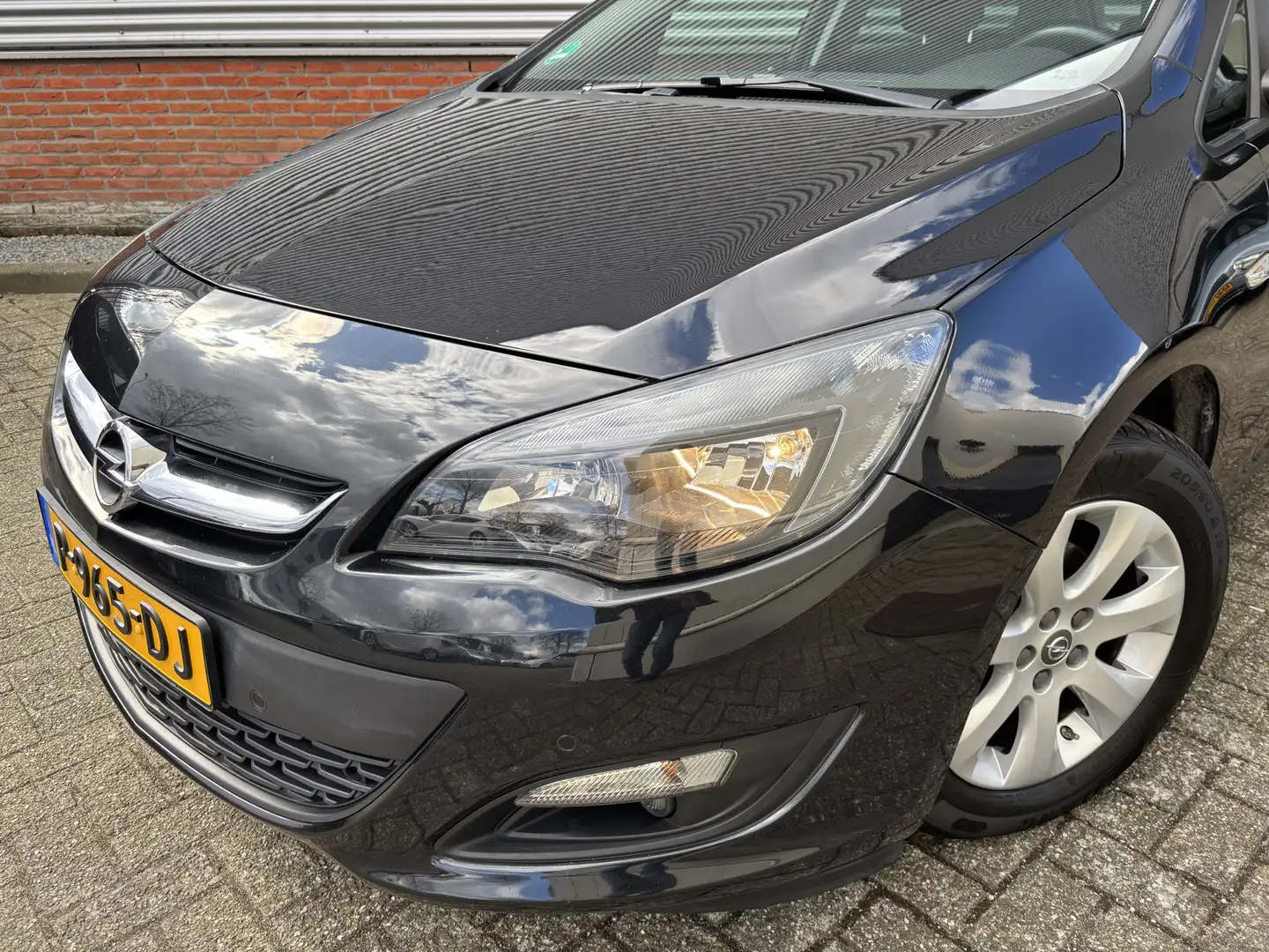 Opel Astra Sports Tourer 1.4 Turbo Business + | Navigatie | S Nero - 2