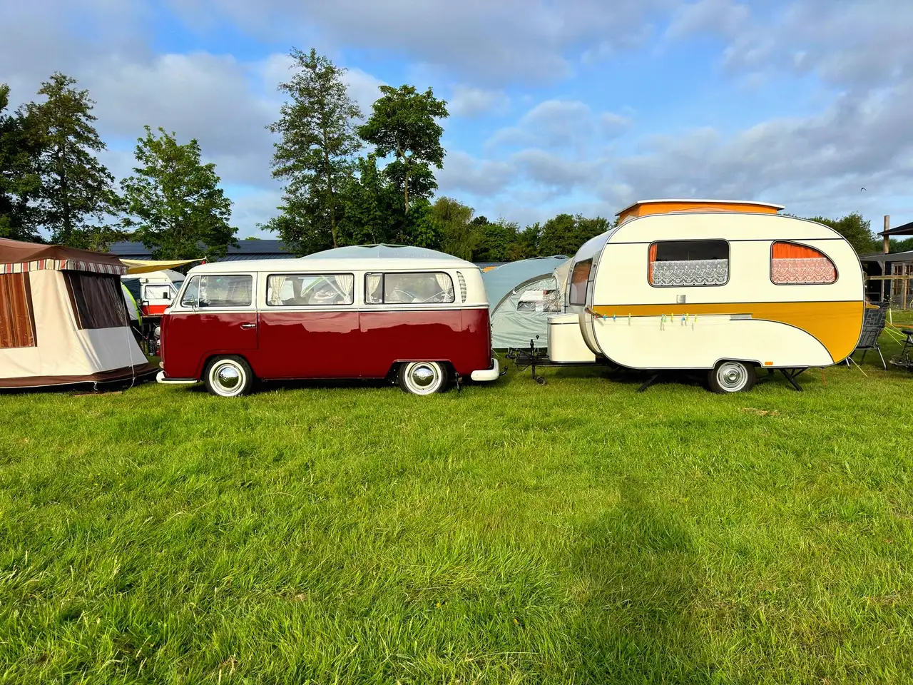Volkswagen T2 Deluxe, foto 1