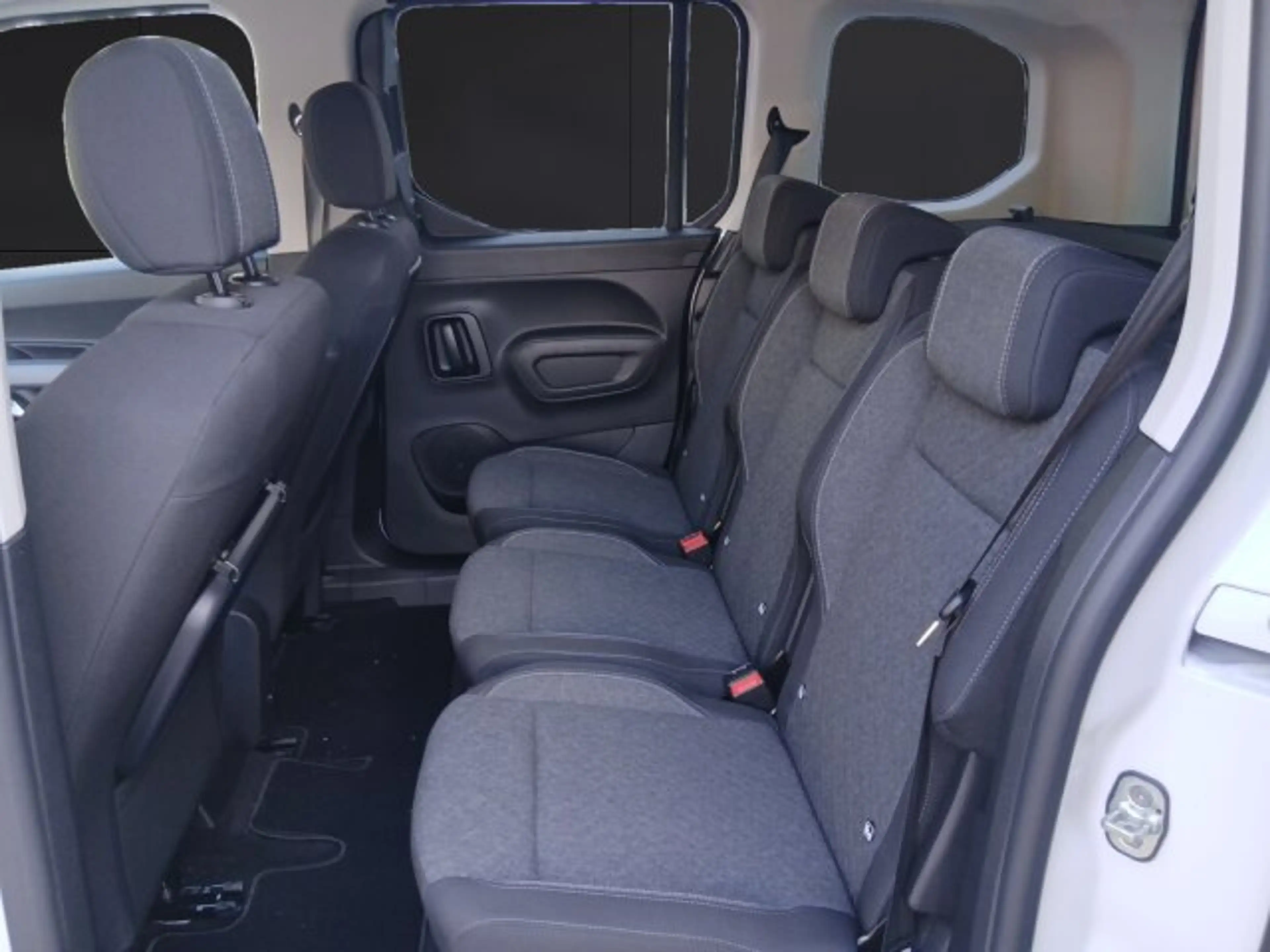 Opel Combo Life Combo 1.5 D GS — photo 15