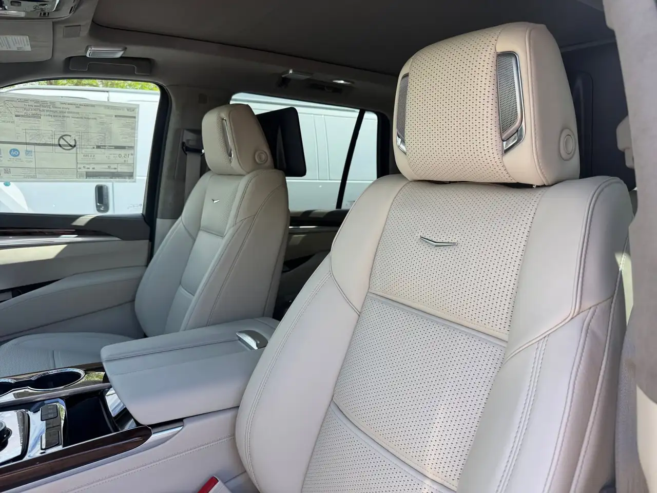 Cadillac Escalade снимка Cadillac Escalade