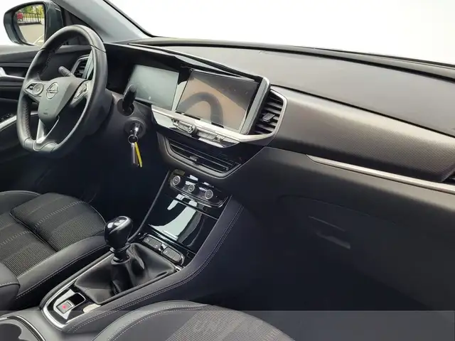 Opel Grandland view 10
