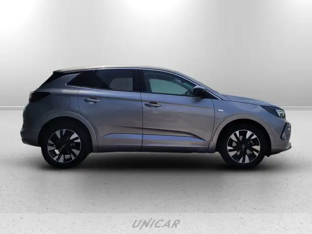 Opel Grandland view 4