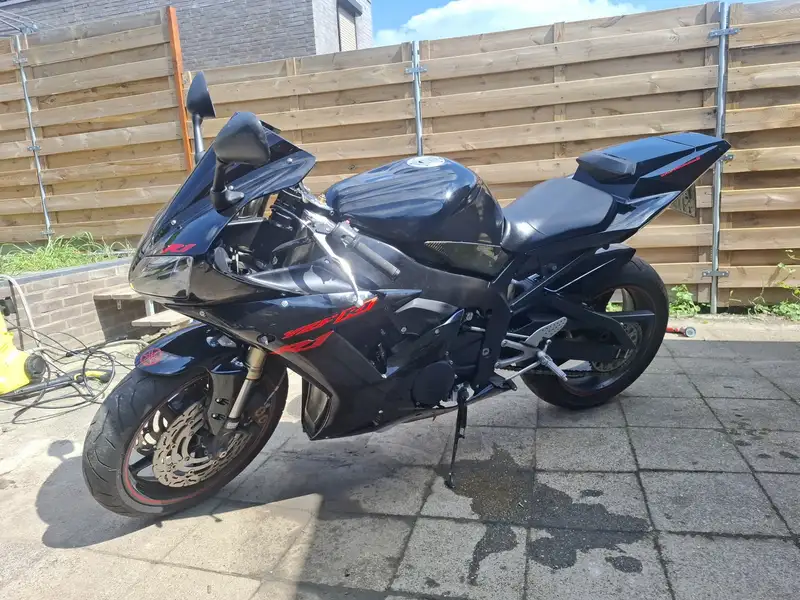 Yamaha YZF-R1
