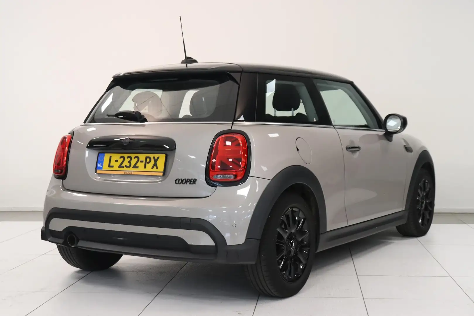 MINI Cooper Mini 1.5 Classic | Parkeersensor | Navigatie | Air Grigio - 2