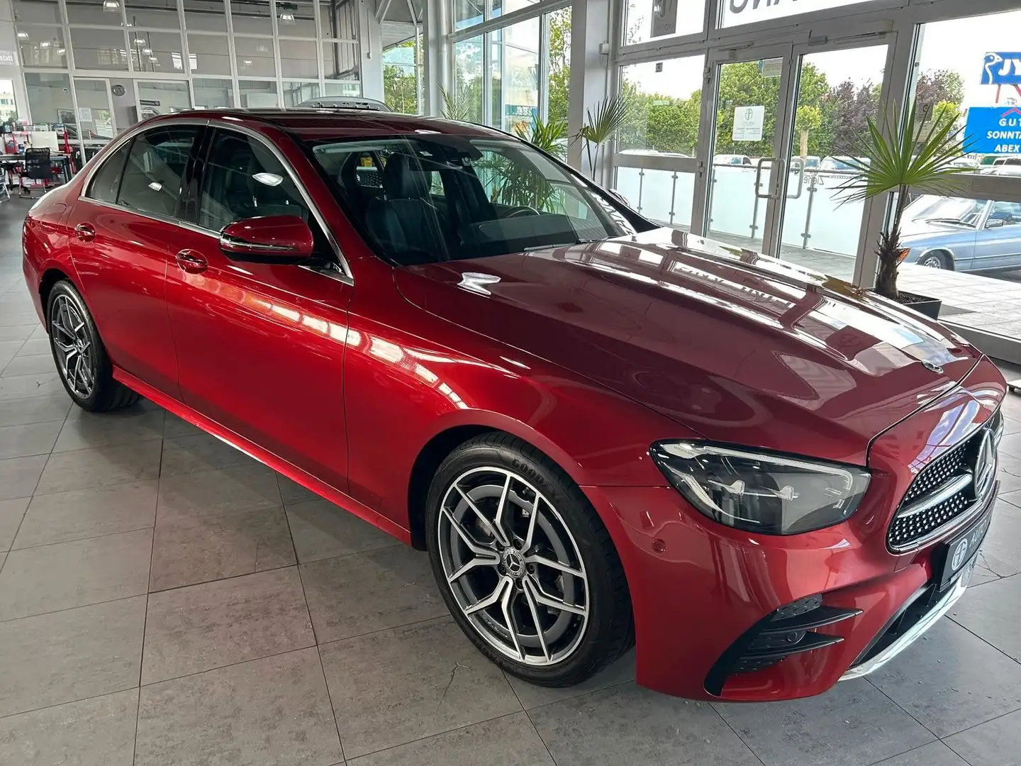 Mercedes-Benz E 200 Lim. E 200* AMG LINE*Navi*Leder*Led*Shz Rojo - 2