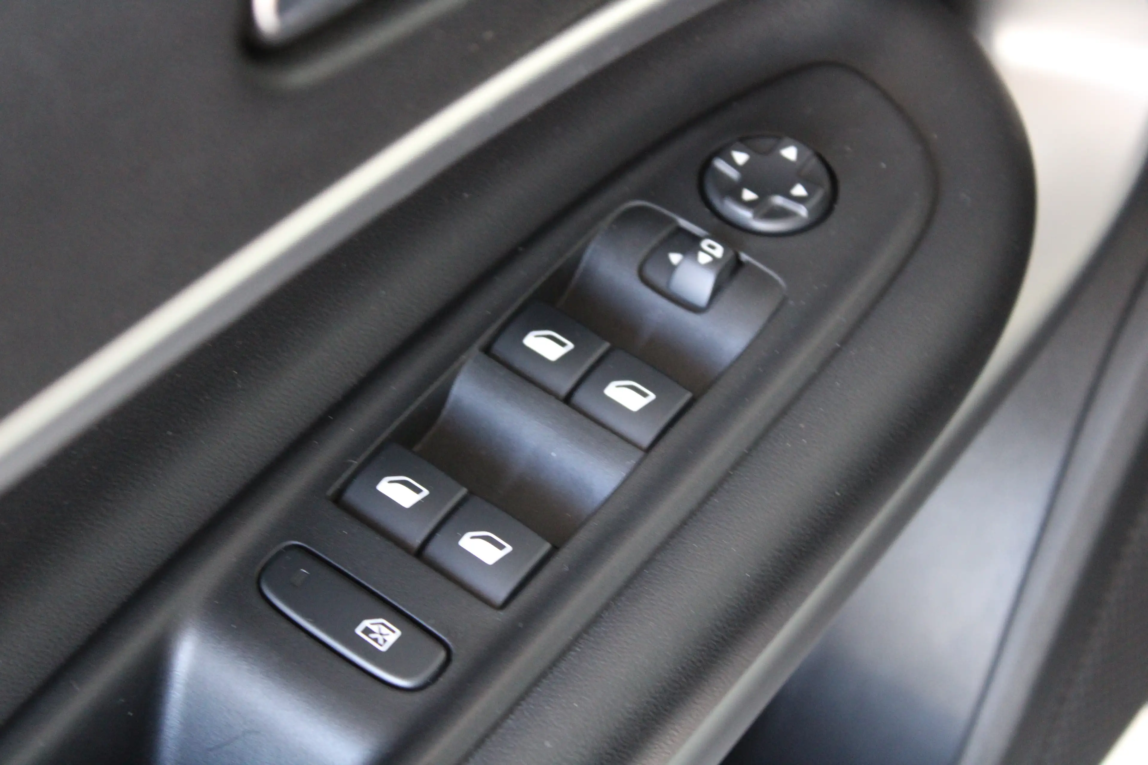Jeep Avenger 1.2 e-Hybrid Summit | Adaptieve cruise control | 1 — photo 16