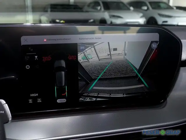 Audi Q3 view 10