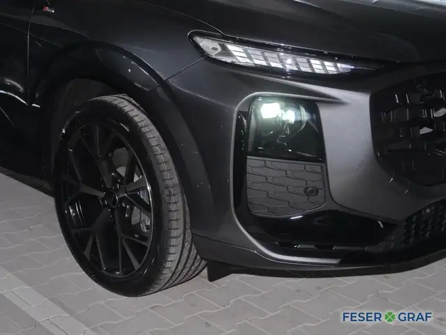 Audi Q3 view 12