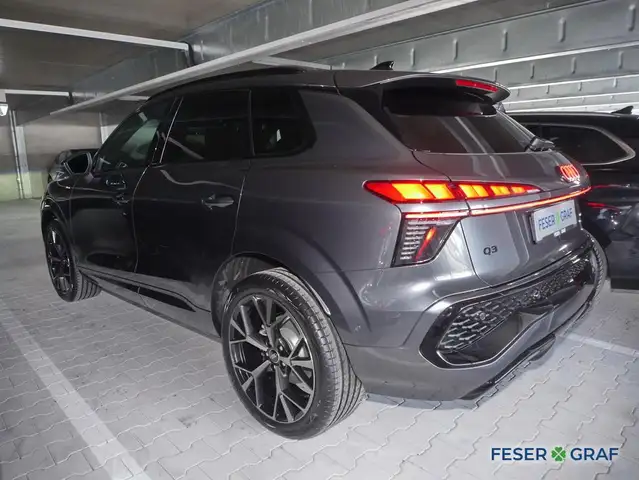 Audi Q3 view 3