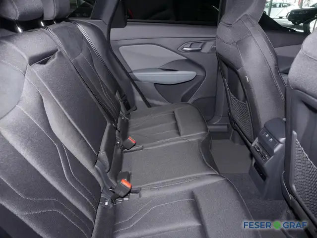 Audi Q3 view 7