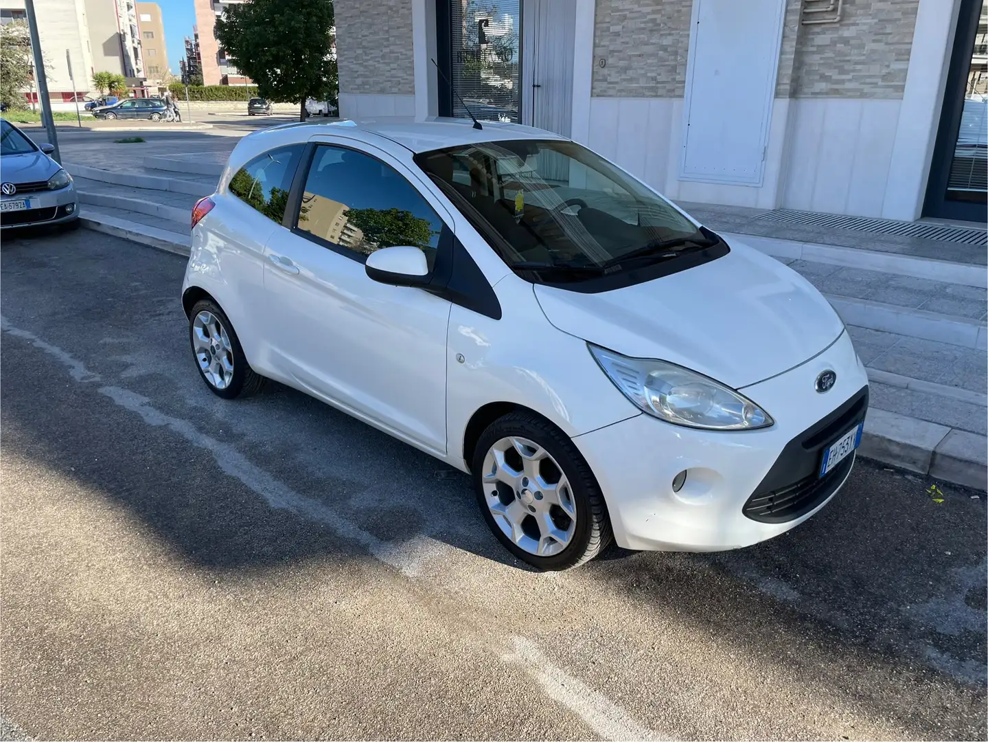 Ford Ka/Ka+ FORD Ka 1.3 TDCi 75cv Individual Bianco - 1