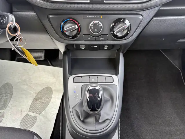 Hyundai i10 view 12