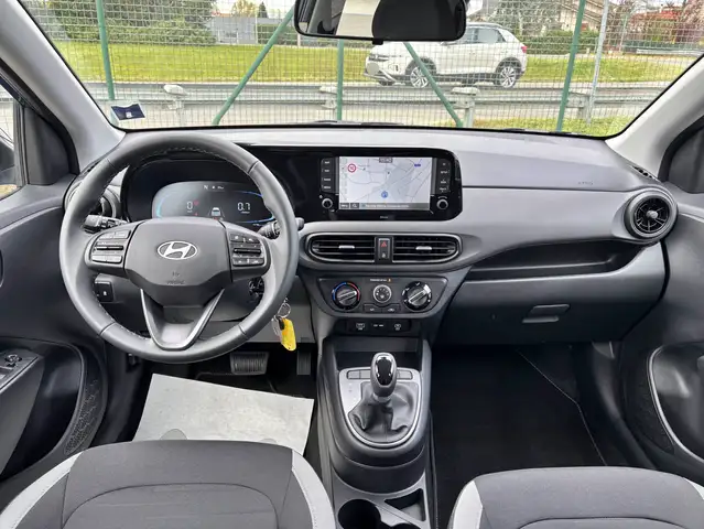Hyundai i10 view 11