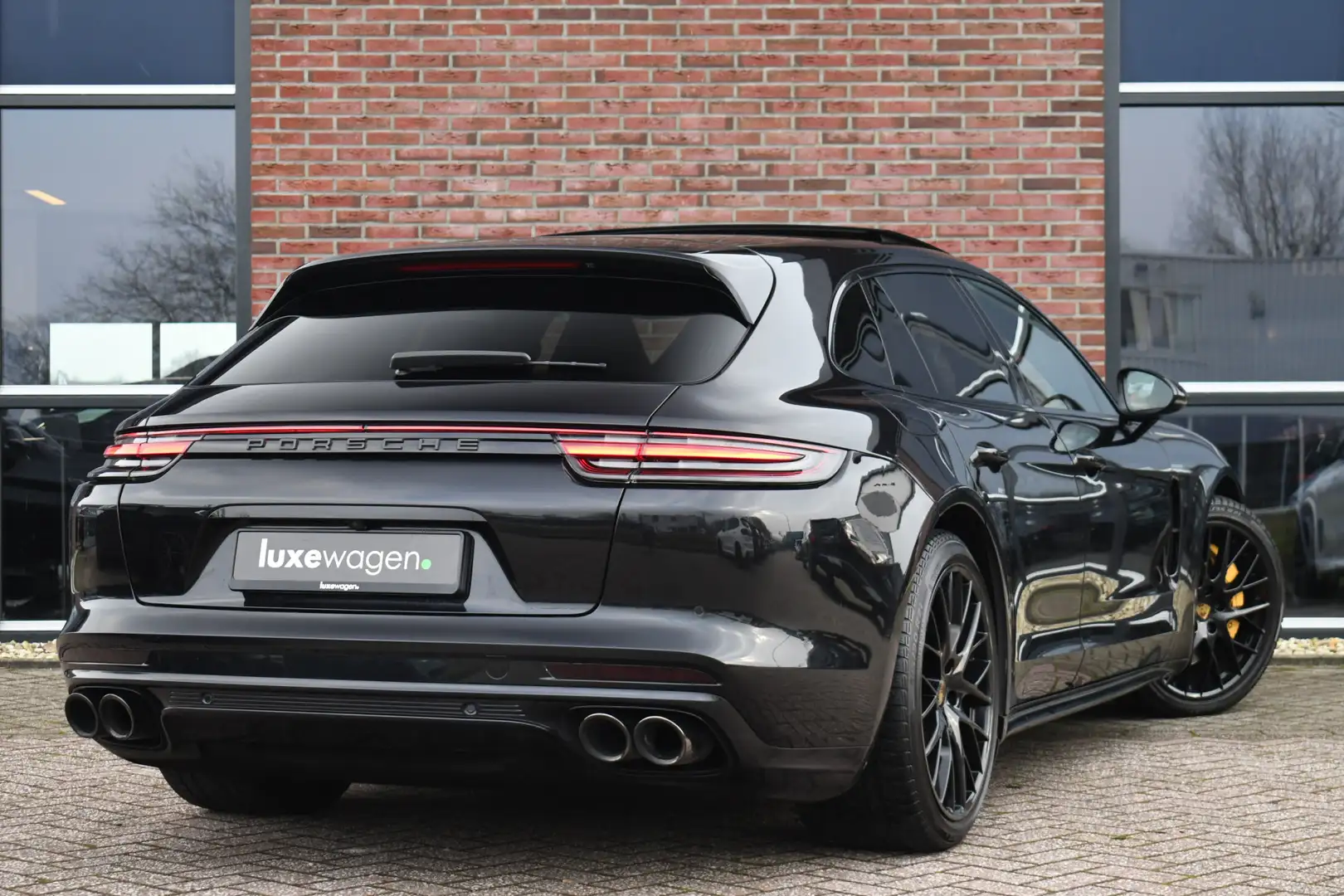 Porsche Panamera Sport Turismo 4 3.0 Pano Chrono Bose Zwart - 2