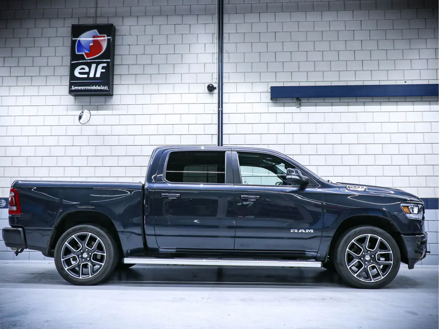 Dodge RAM 1500 Big Horn | Panoramadak | 5.7L HEMI V8 4x4 Cre Grau - 2