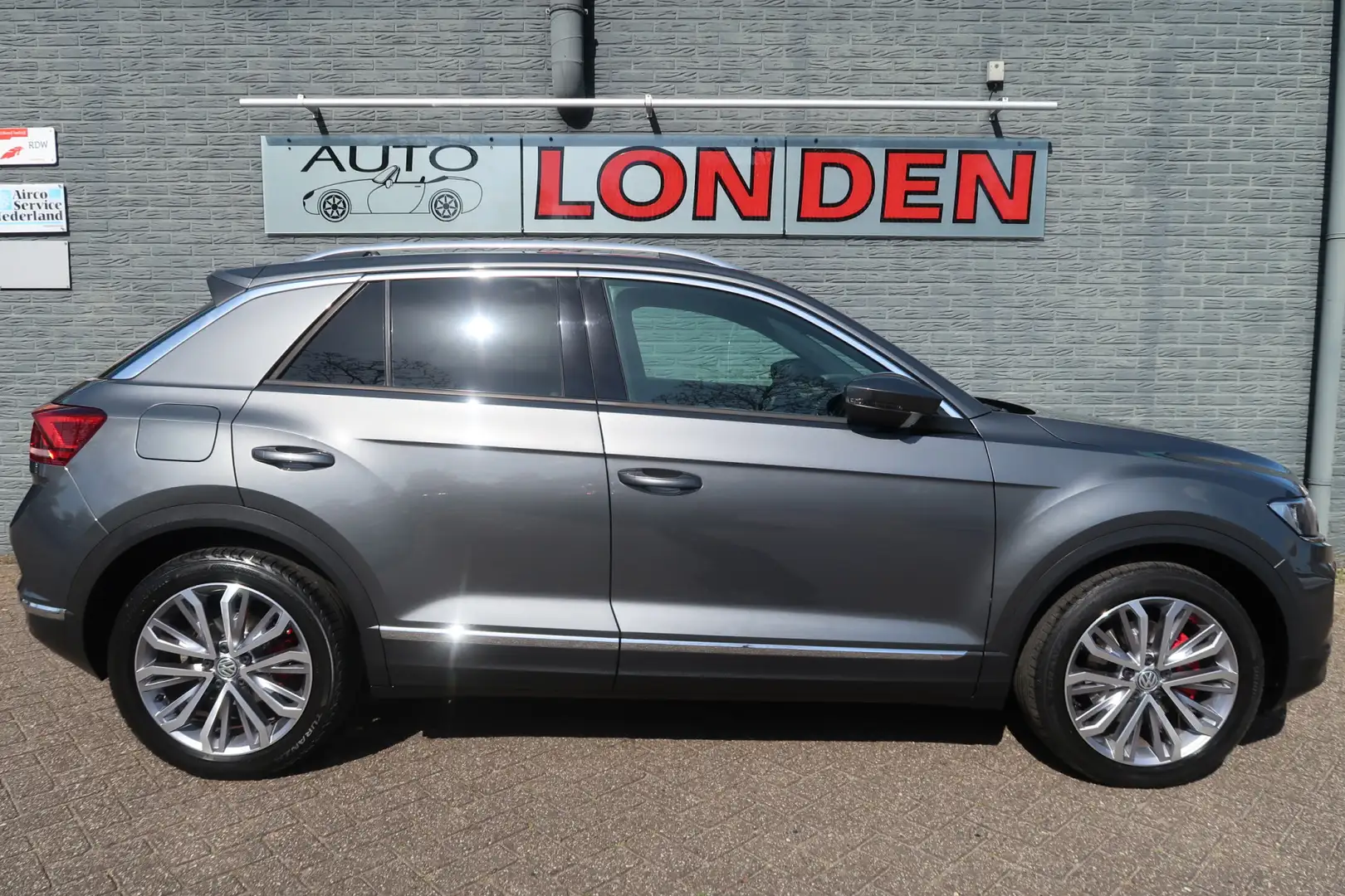Volkswagen T-Roc 2.0 TSI 4Motion Sport Eerste eigenaar in zeer nett Grijs - 2