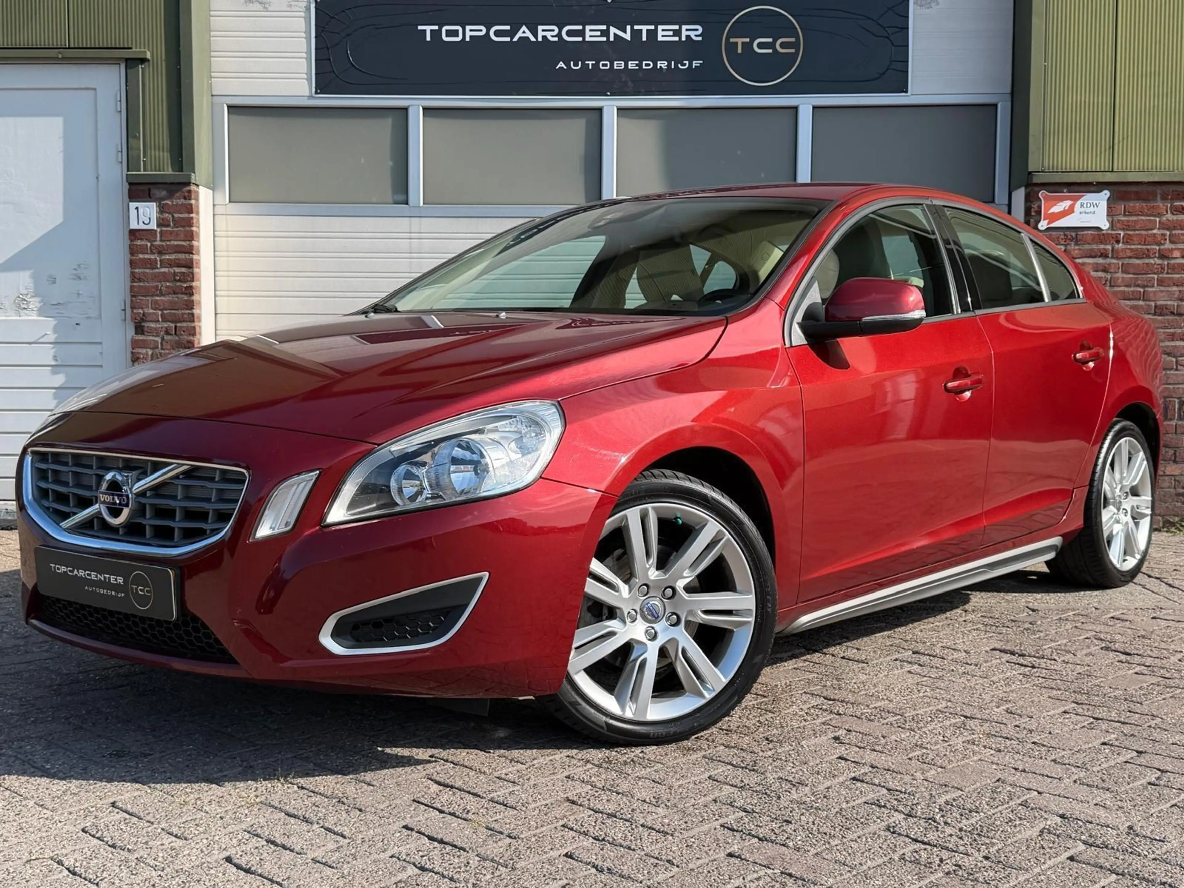 Volvo S60 1.6 D2 Summum/AIRCO/TREKH/NAVI/LEER/CRUISE/APK — photo 3