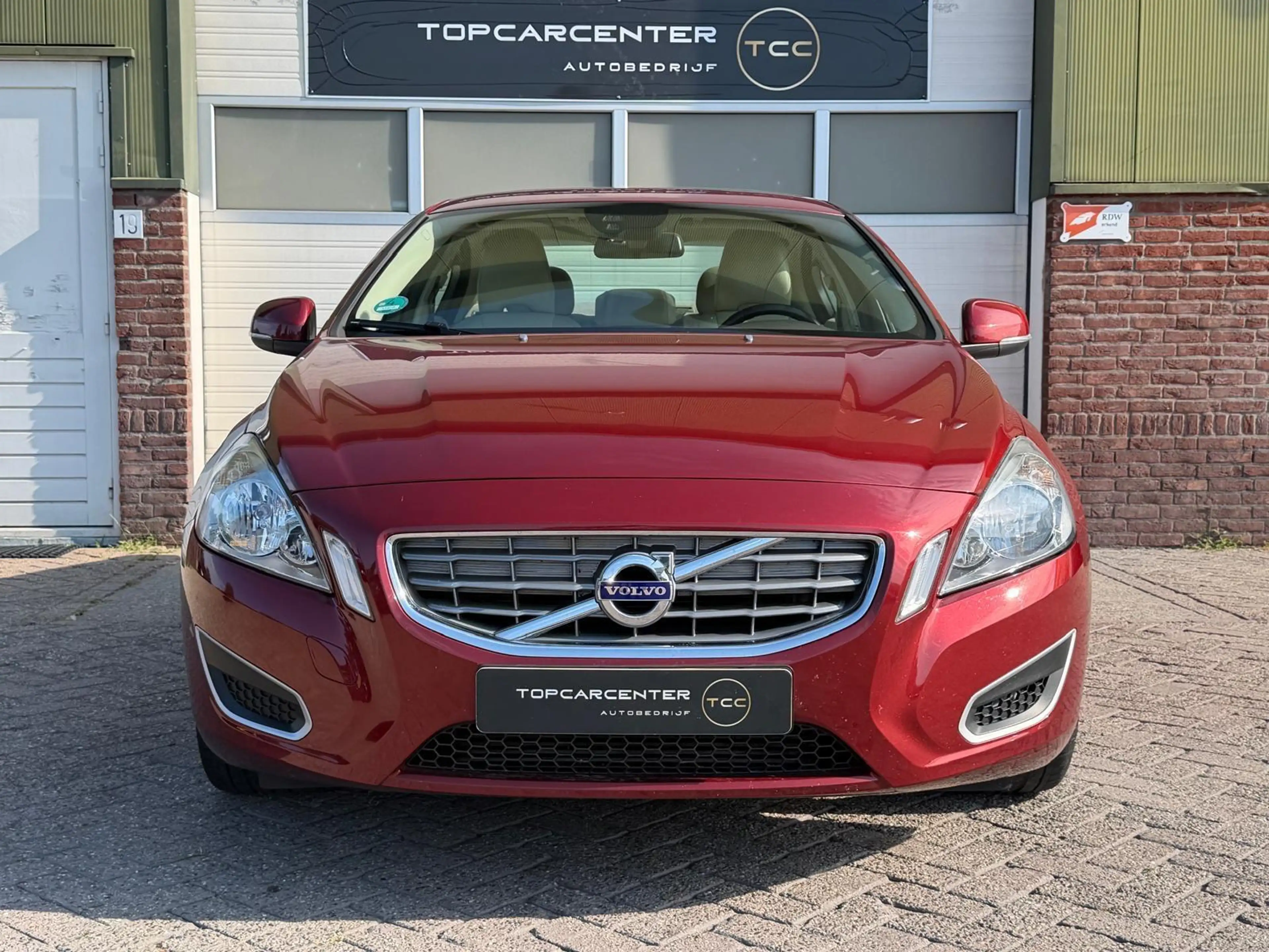 Volvo S60 1.6 D2 Summum/AIRCO/TREKH/NAVI/LEER/CRUISE/APK — photo 2