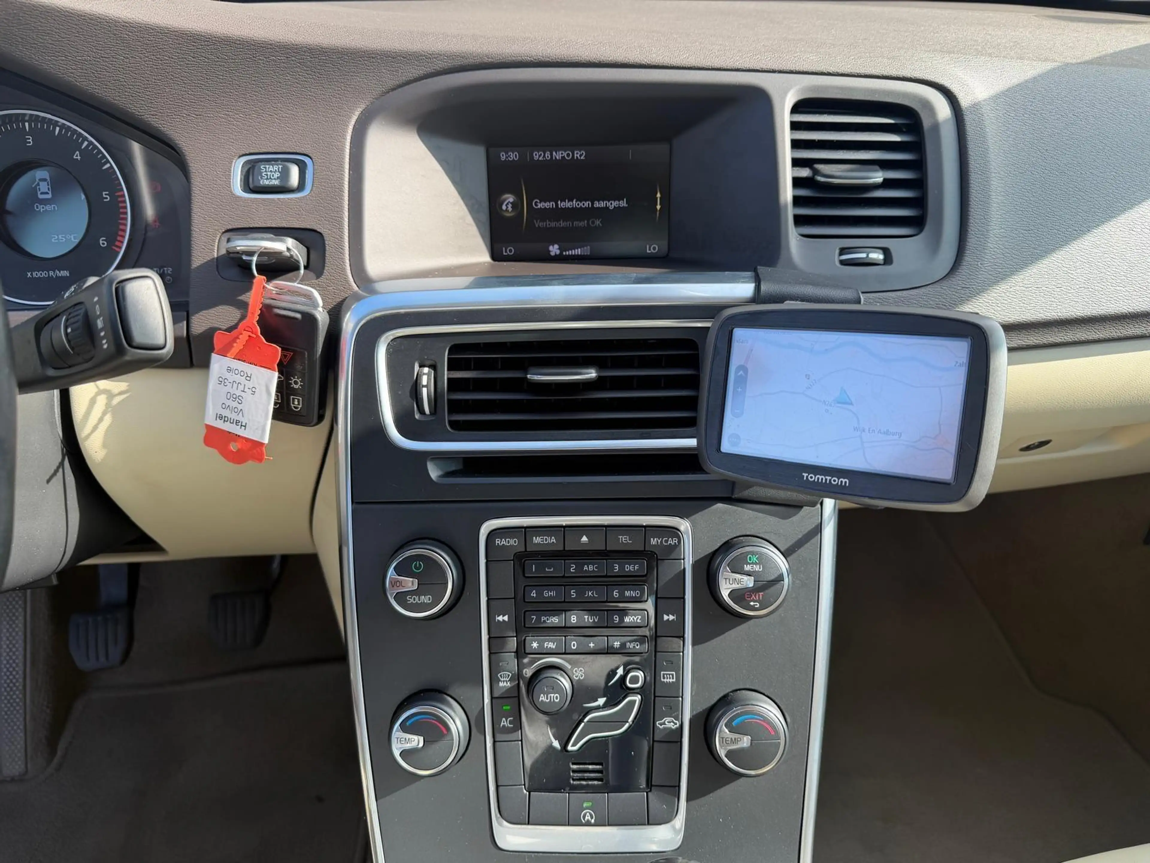 Volvo S60 1.6 D2 Summum/AIRCO/TREKH/NAVI/LEER/CRUISE/APK — photo 17