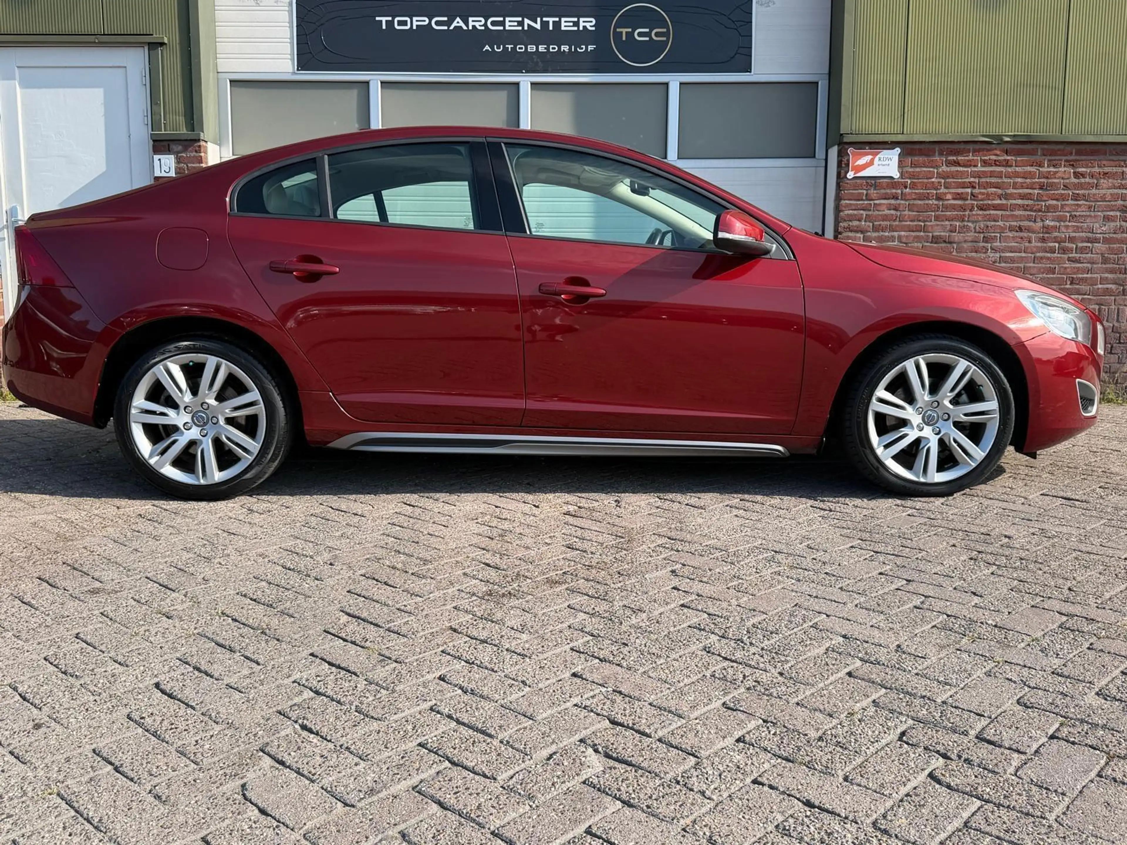 Volvo S60 1.6 D2 Summum/AIRCO/TREKH/NAVI/LEER/CRUISE/APK — photo 5