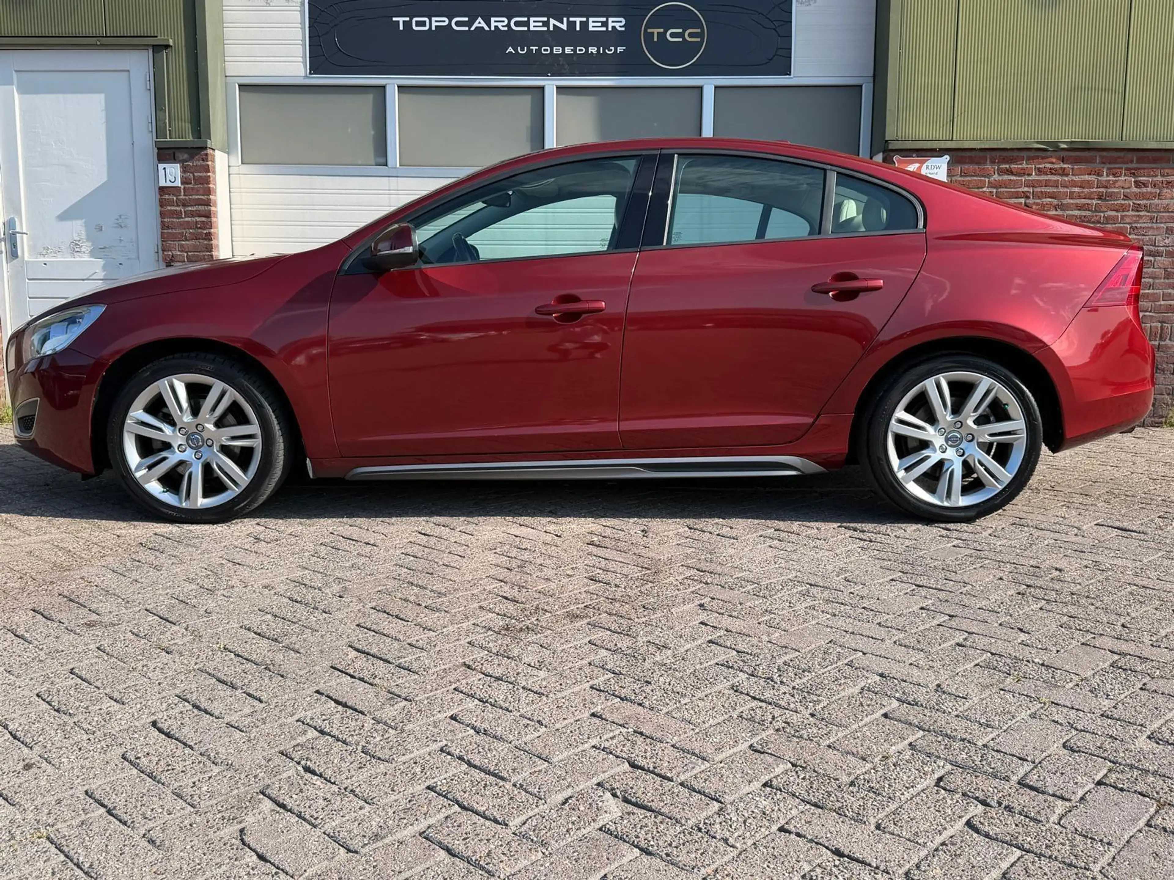 Volvo S60 1.6 D2 Summum/AIRCO/TREKH/NAVI/LEER/CRUISE/APK — photo 4