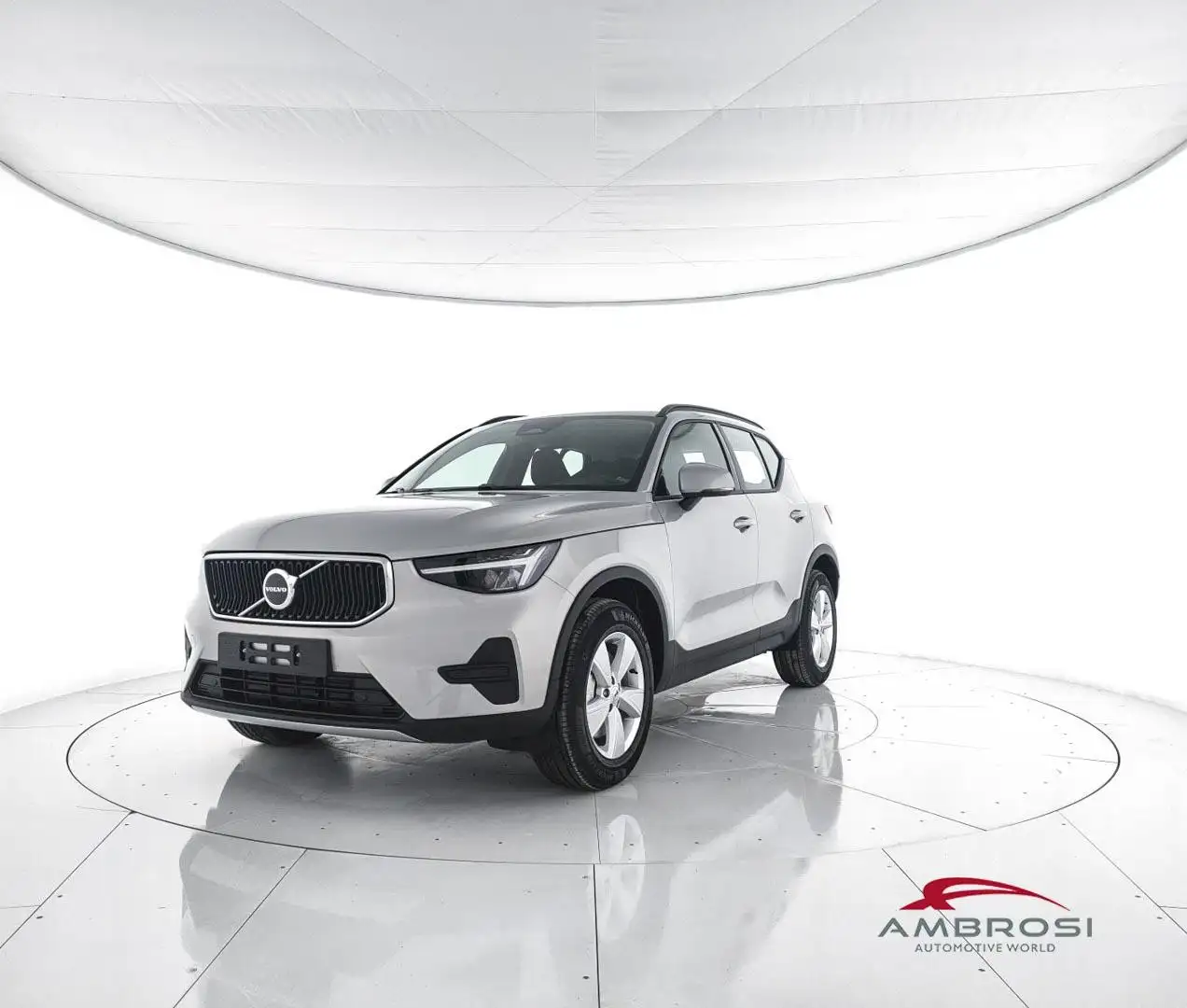 Volvo XC40 B3 Mild hybrid Benzina Essential Argintiu - 1